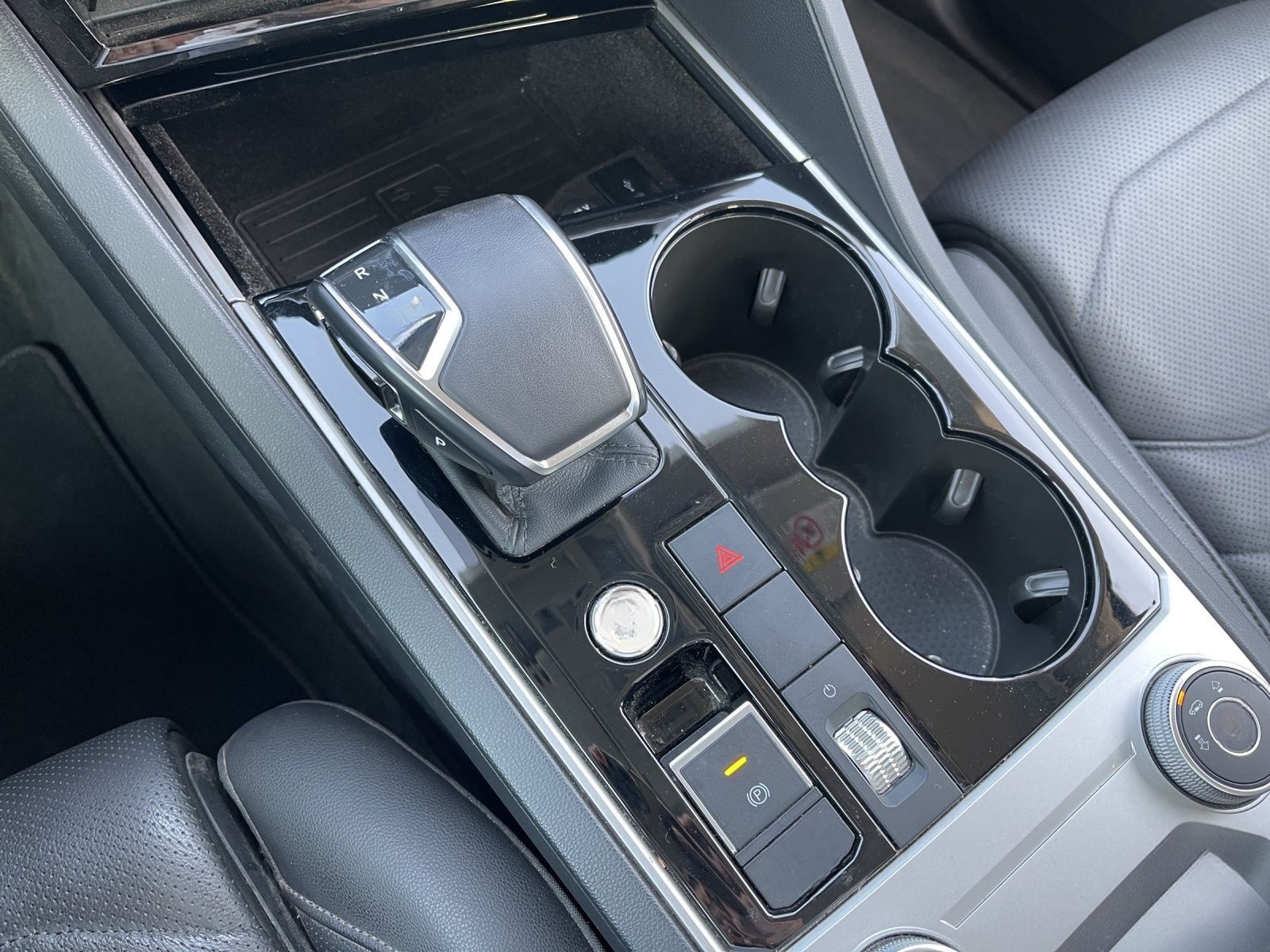 Volkswagen Touareg 3.0 TDI LUFT AHK MASSAGE LM19 foto 11