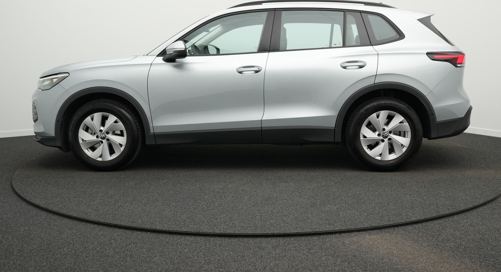 Volkswagen Tiguan 1.5 eTSI DSG LED*VIRTUAL*AHK*SIDE*KAM*17" foto 13