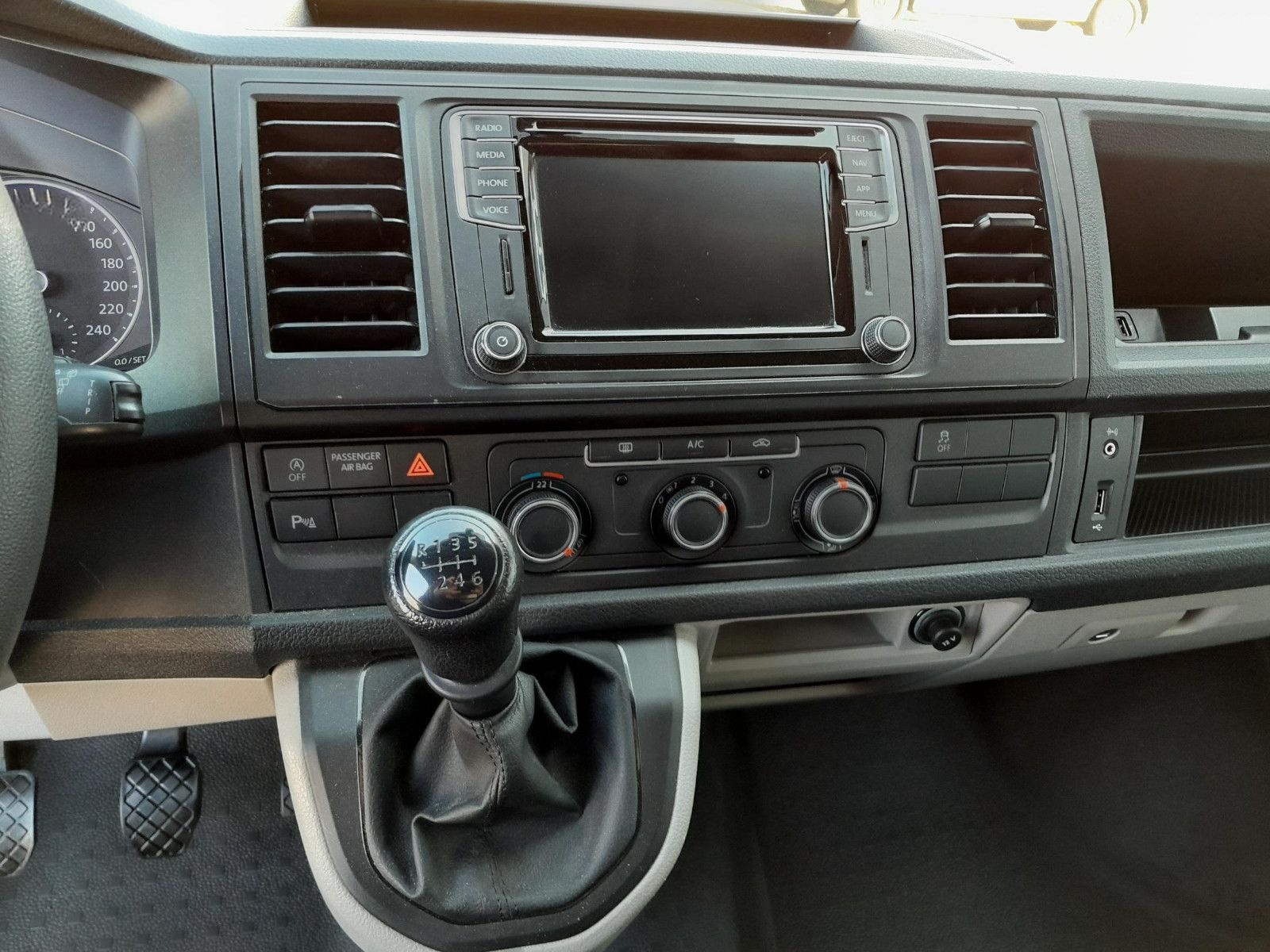 Volkswagen T6 2,0 TDI Lang 2Sitzer/Klima/Navi/PDC foto 7