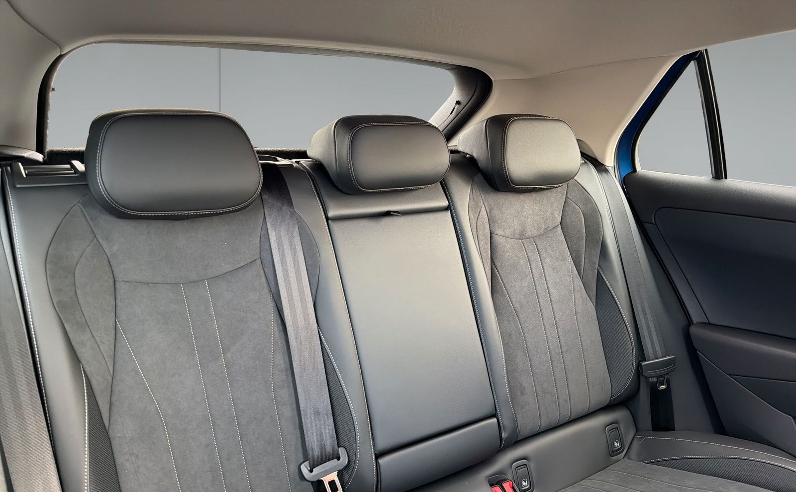 Volkswagen T-Roc Style 1.5 eTSI DSG IQ.Light Navi AHK Trave foto 4