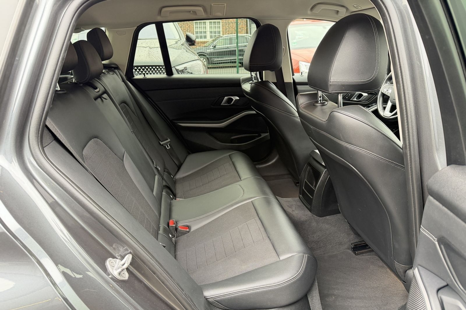 BMW 320 d Touring Aut. / PDC / BMW Live Cockpit foto 12
