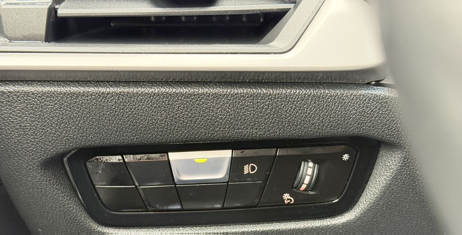 BMW 320 d Touring Aut. / PDC / BMW Live Cockpit foto 18