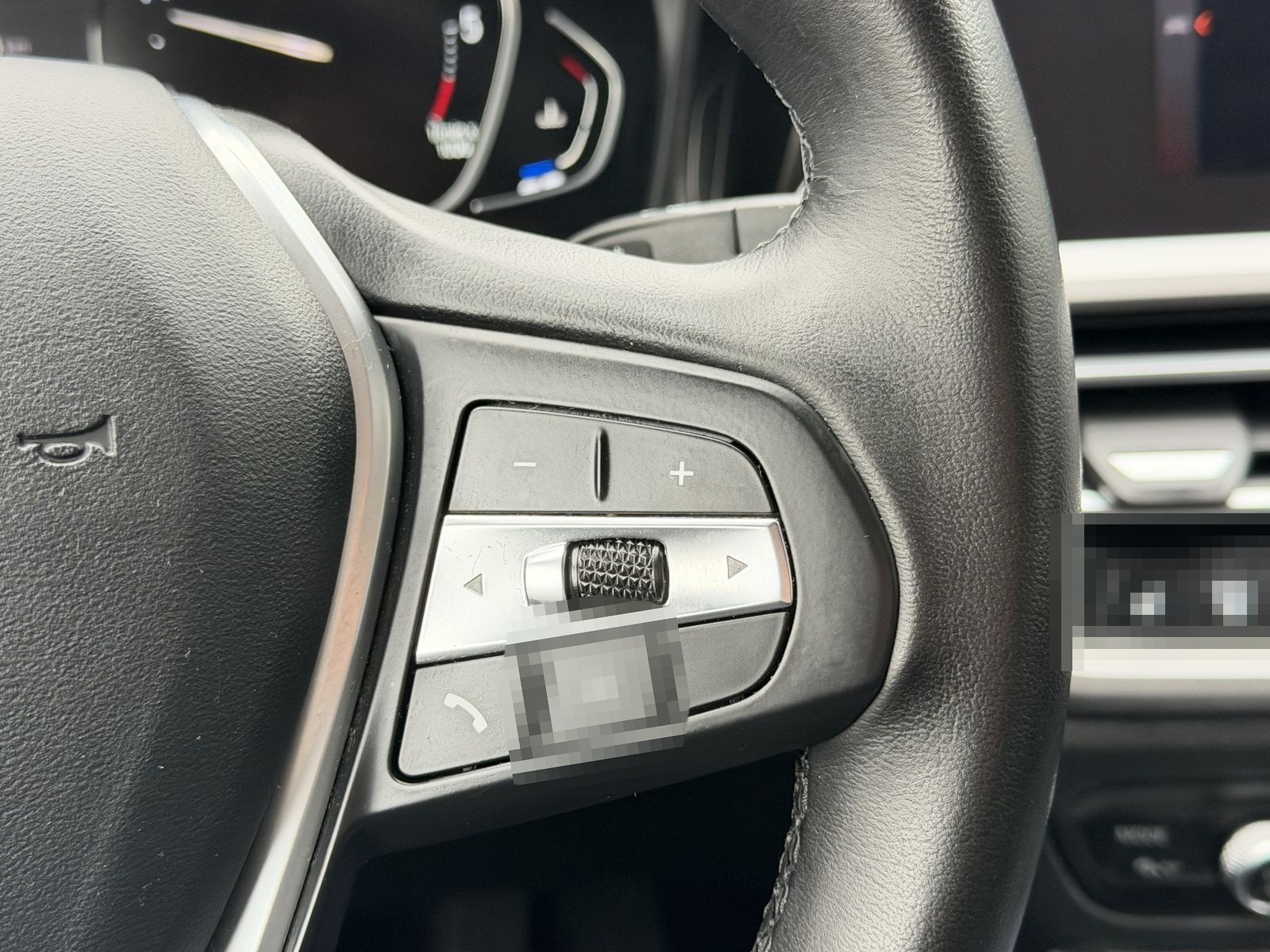 BMW 320 d Touring Aut. / PDC / BMW Live Cockpit foto 20