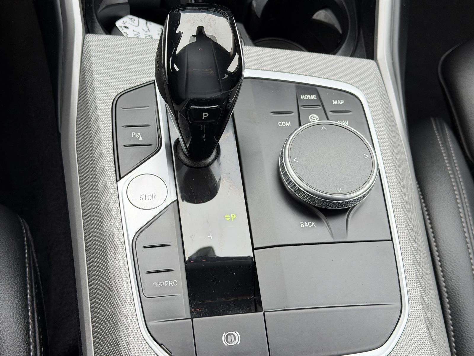 BMW 320 d Touring Aut. / PDC / BMW Live Cockpit foto 24