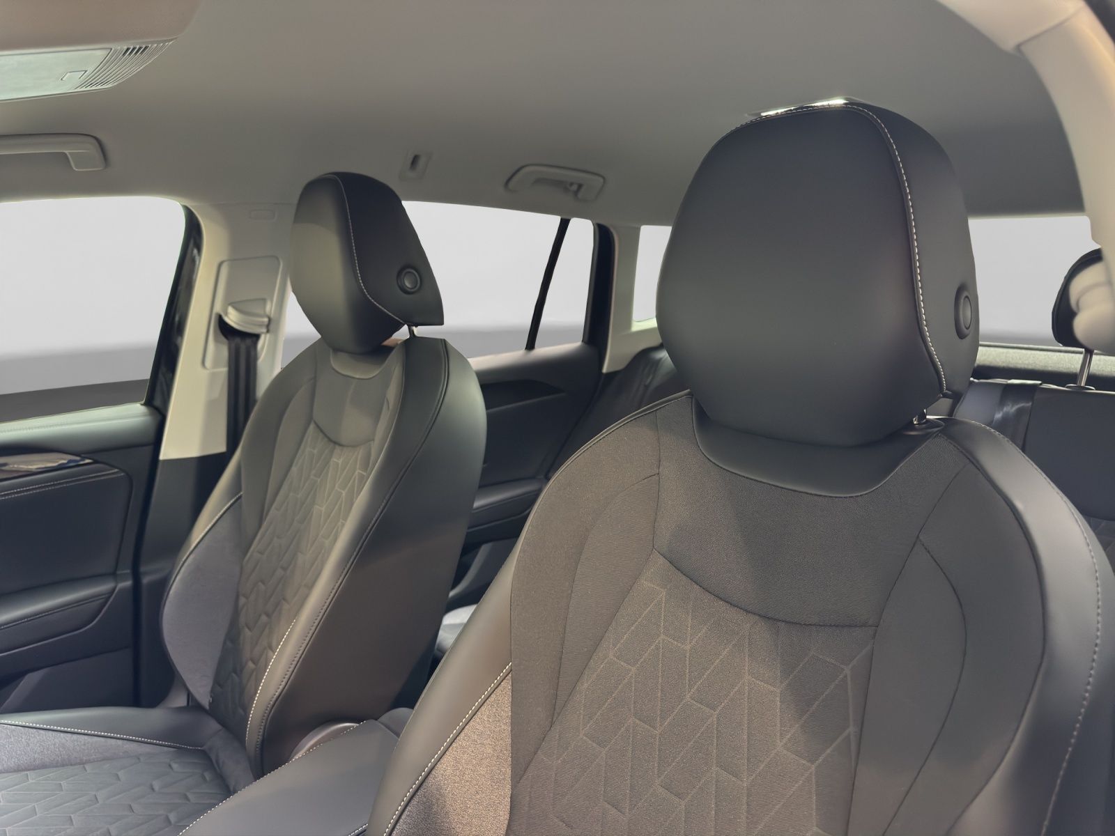 Volkswagen Tiguan 1.5 eTSI DSG ENERGY LIFE AREA VIEW NAVI L foto 18