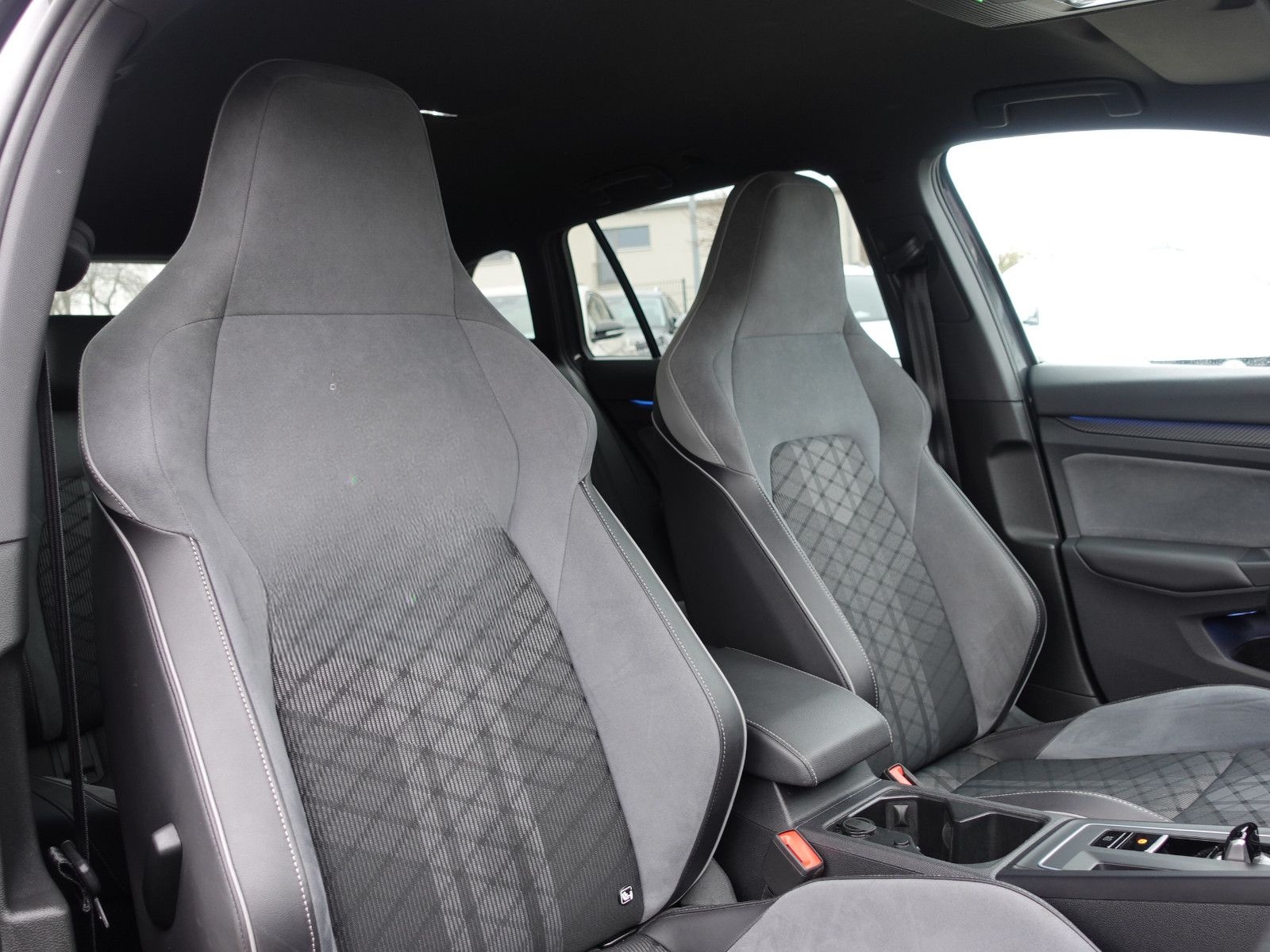 Volkswagen Golf 2,0 TDI Variant DSG/2x R-Line/AHK/ACC/18" foto 13