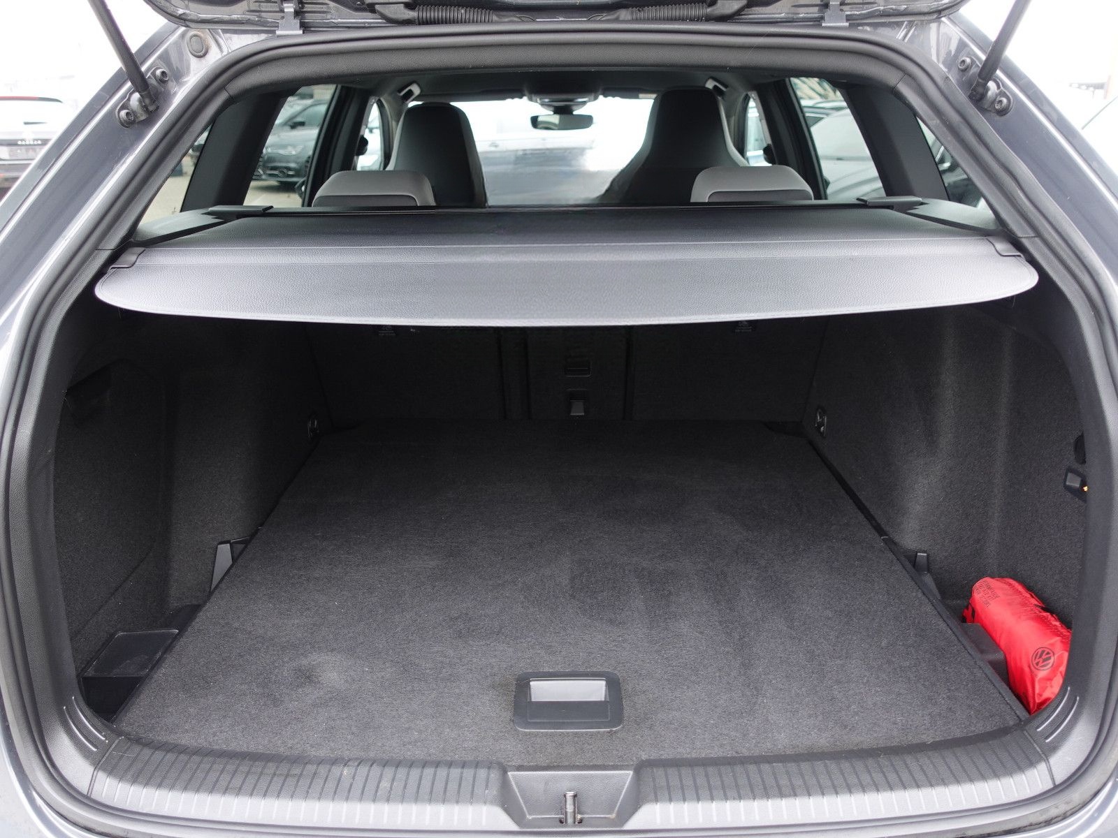 Volkswagen Golf 2,0 TDI Variant DSG/2x R-Line/AHK/ACC/18" foto 24