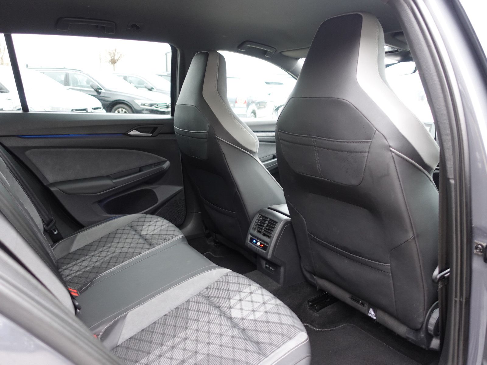 Volkswagen Golf 2,0 TDI Variant DSG/2x R-Line/AHK/ACC/18" foto 25
