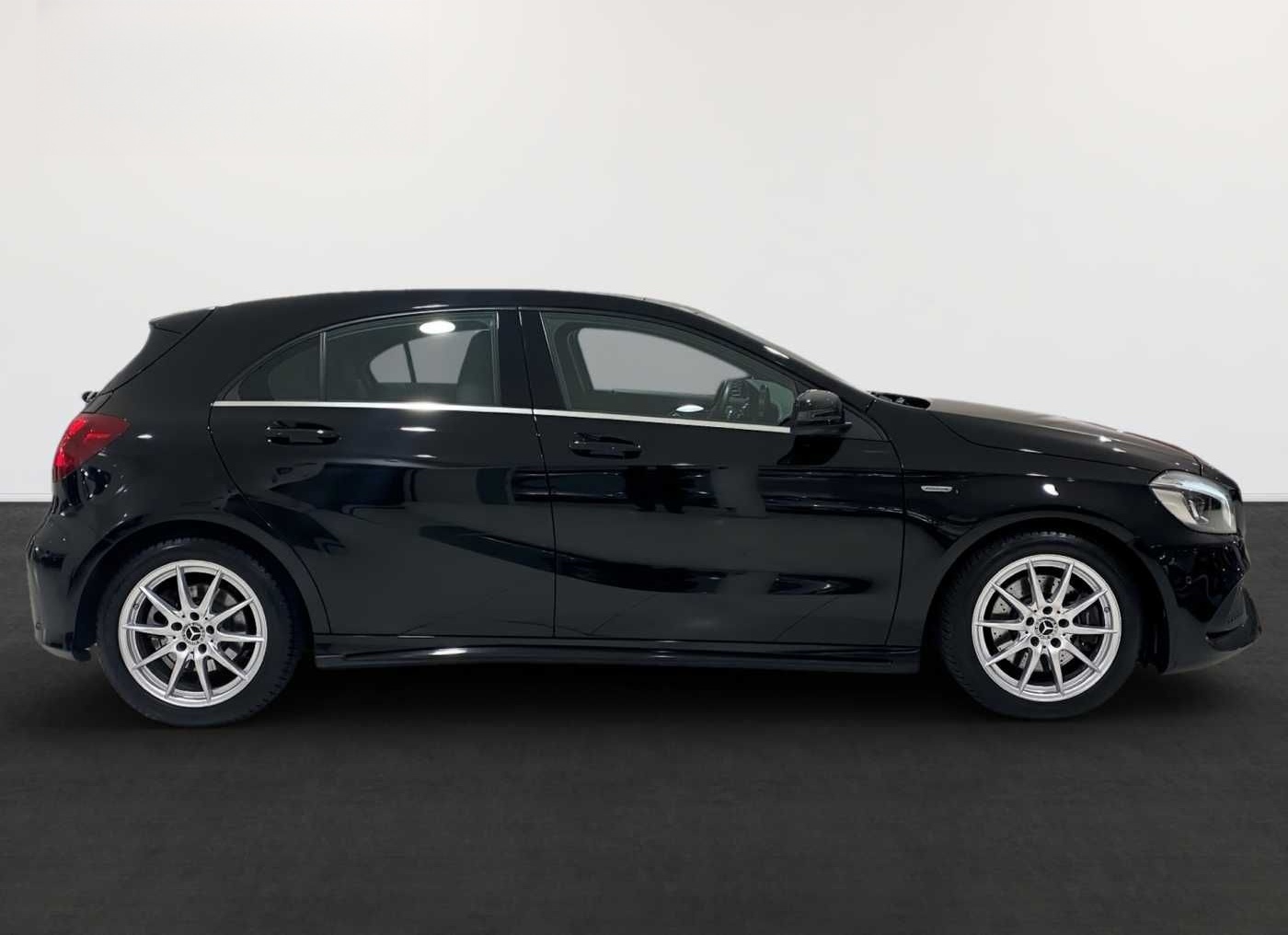 Mercedes-Benz A 220 4Matic 7G-DCT Peak Edition WKR PANO foto 3