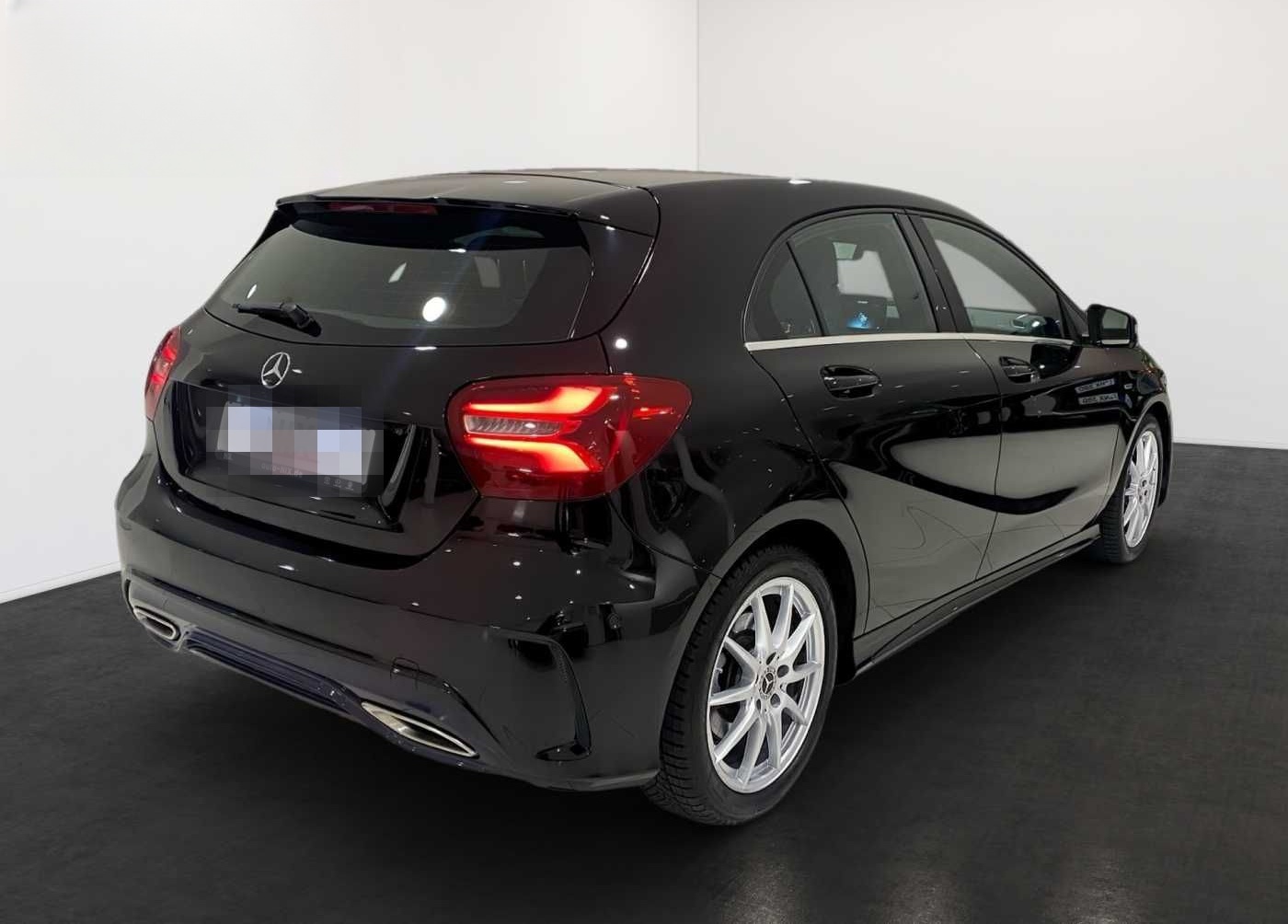 Mercedes-Benz A 220 4Matic 7G-DCT Peak Edition WKR PANO foto 4