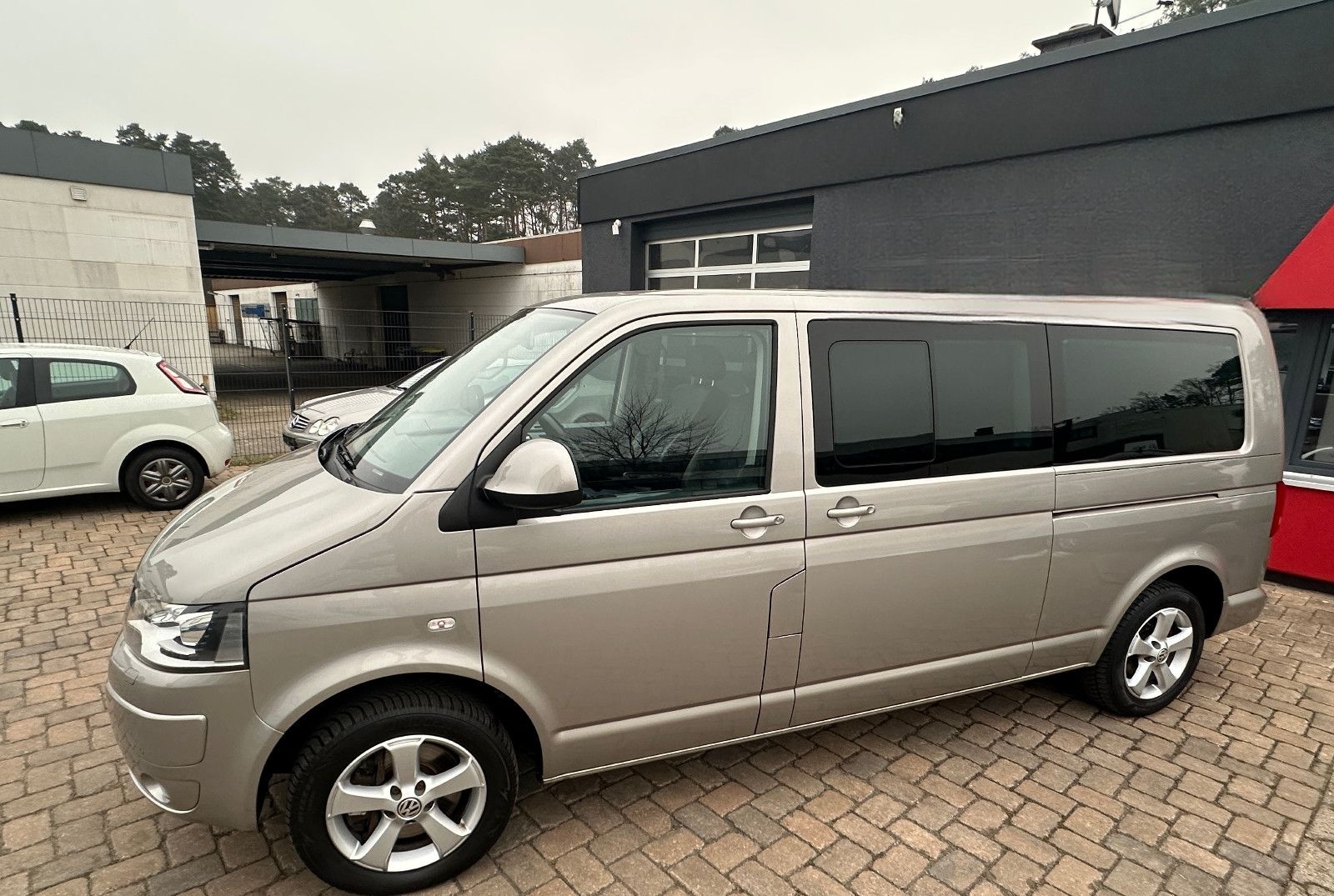 Volkswagen T5 Multivan Comfortline lang 2.0 DSG 2x Schiebet foto 11