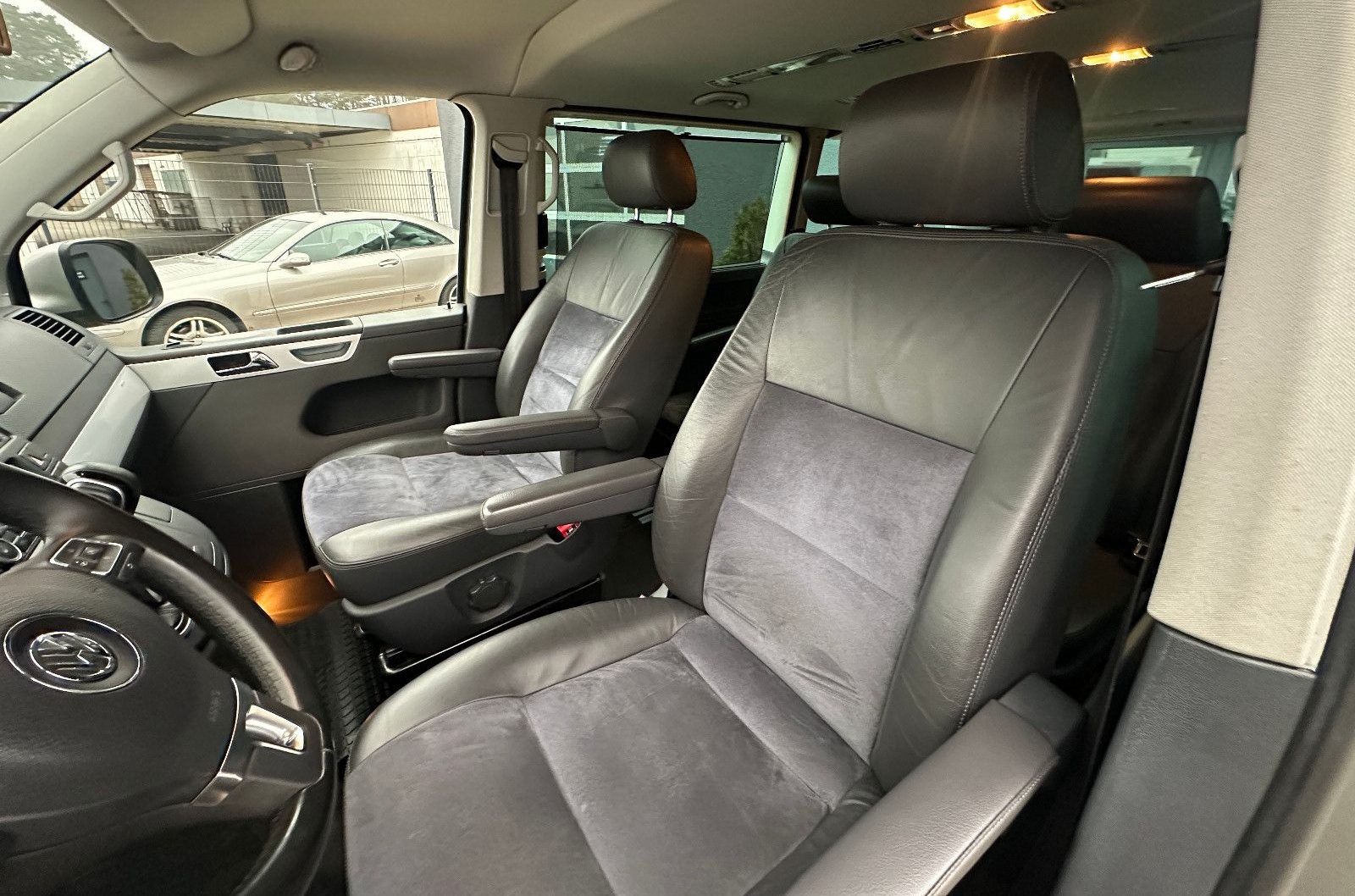 Volkswagen T5 Multivan Comfortline lang 2.0 DSG 2x Schiebet foto 16