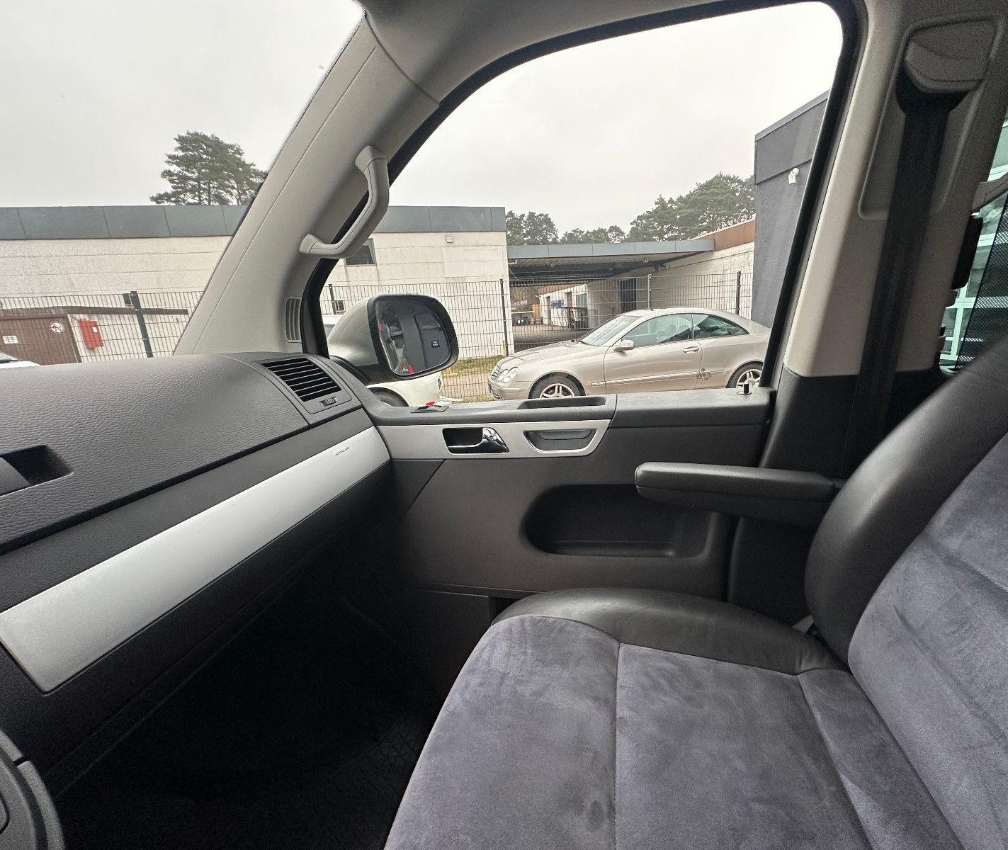 Volkswagen T5 Multivan Comfortline lang 2.0 DSG 2x Schiebet foto 17