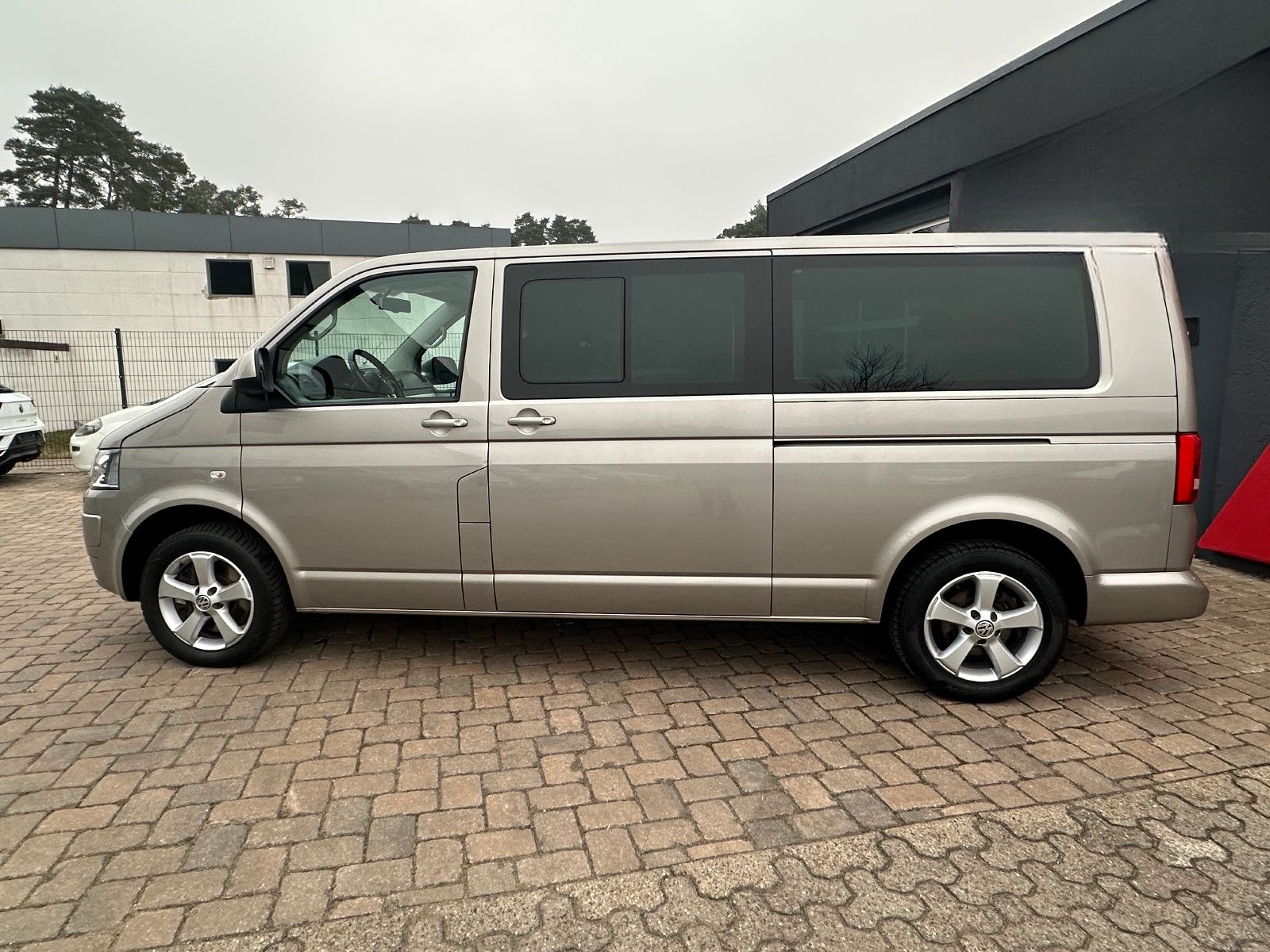 Volkswagen T5 Multivan Comfortline lang 2.0 DSG 2x Schiebet foto 9