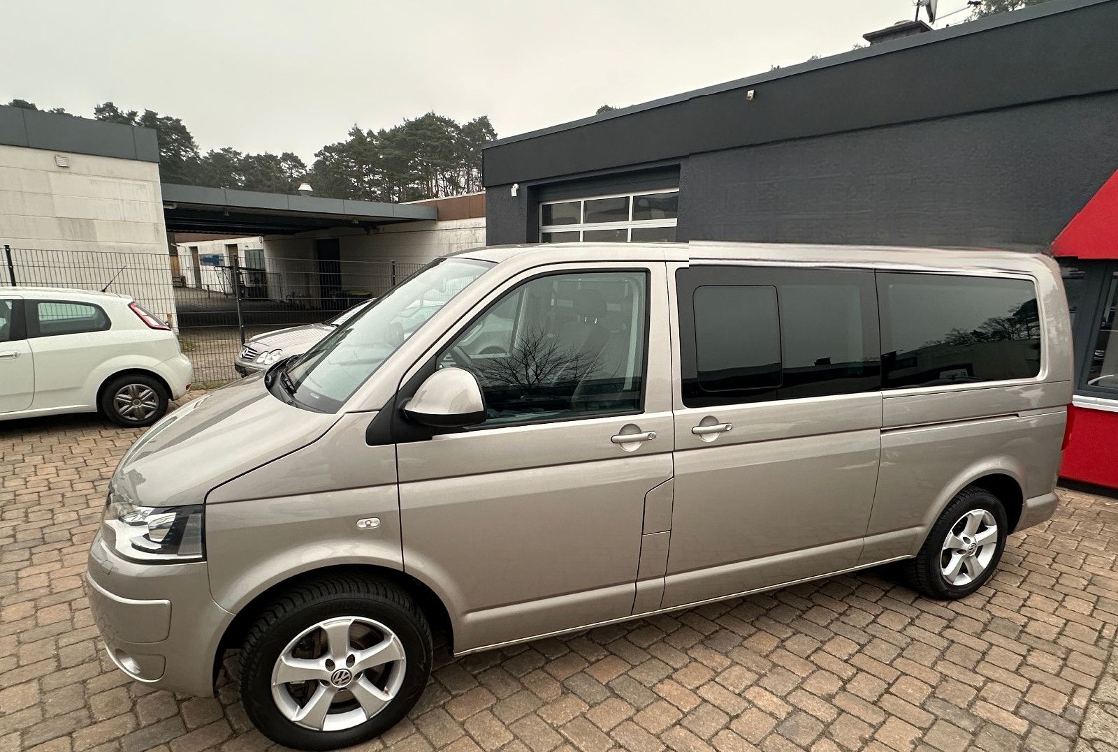 Volkswagen T5 Multivan Comfortline lang 2.0 DSG 2x Schiebet foto 10