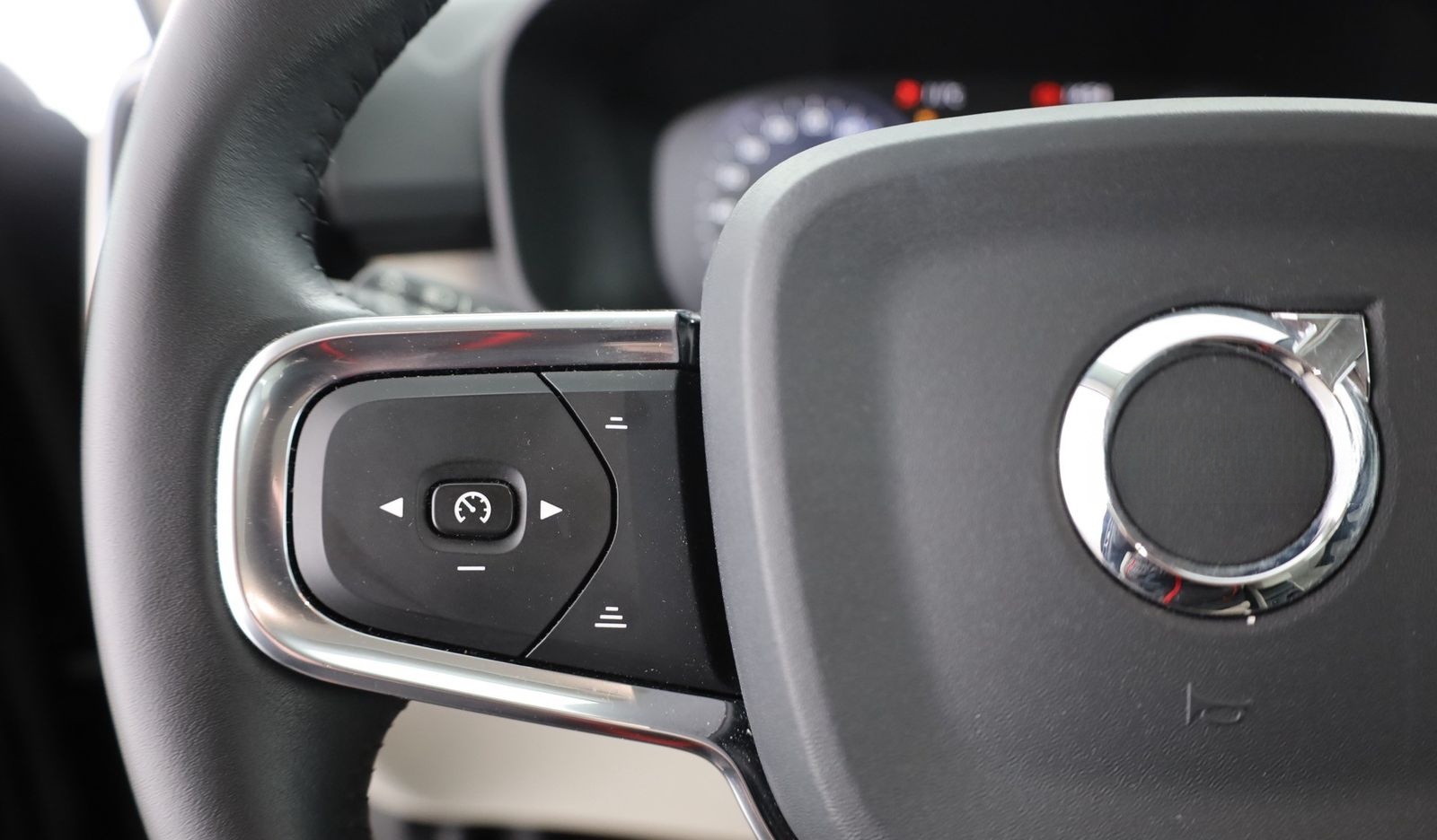 Volvo XC40 D3 Momentum AWD LED Navi Kamera Memory ACC foto 14