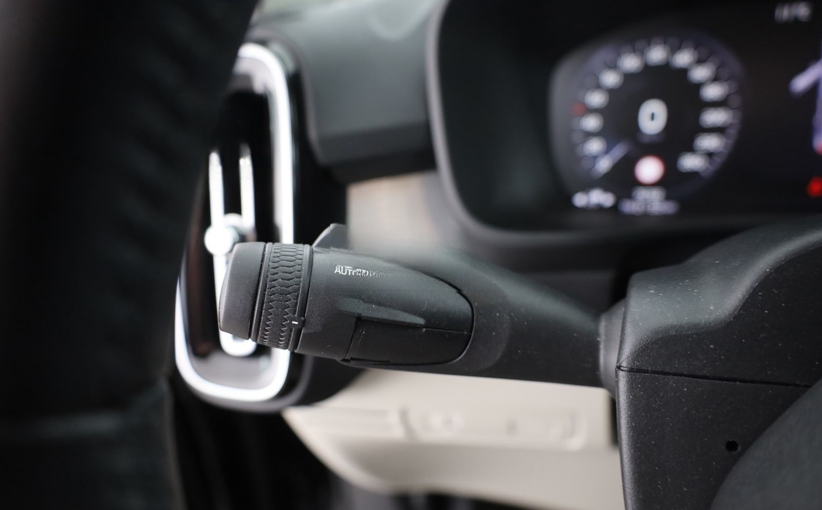 Volvo XC40 D3 Momentum AWD LED Navi Kamera Memory ACC foto 17