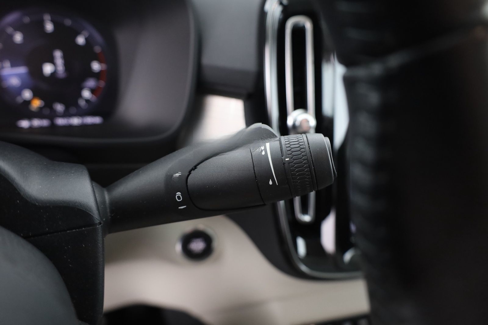 Volvo XC40 D3 Momentum AWD LED Navi Kamera Memory ACC foto 18