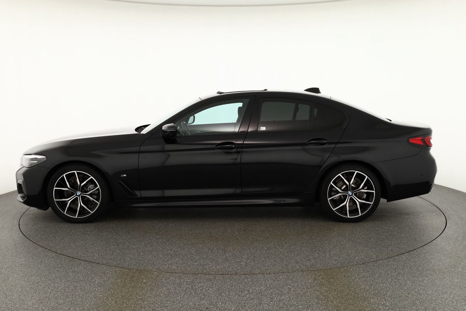 BMW 520d xDrive M Sport Aut. LED Navi Pano 360° foto 2