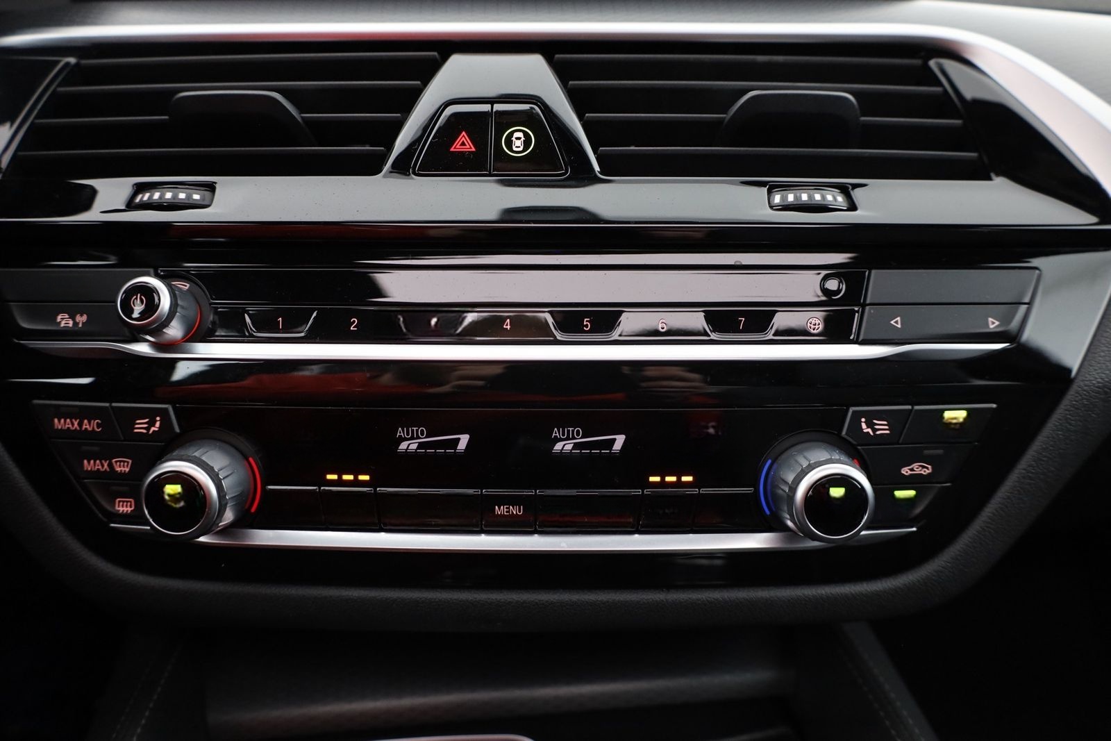 BMW 520d xDrive M Sport Aut. LED Navi Pano 360° foto 12