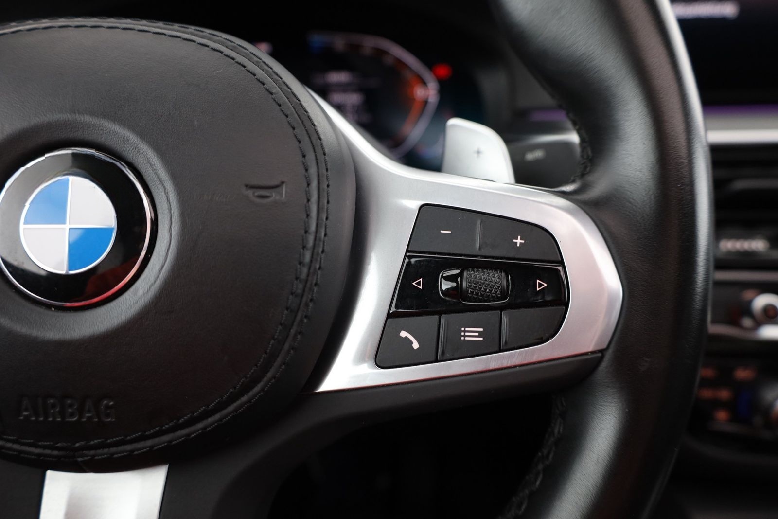 BMW 520d xDrive M Sport Aut. LED Navi Pano 360° foto 17