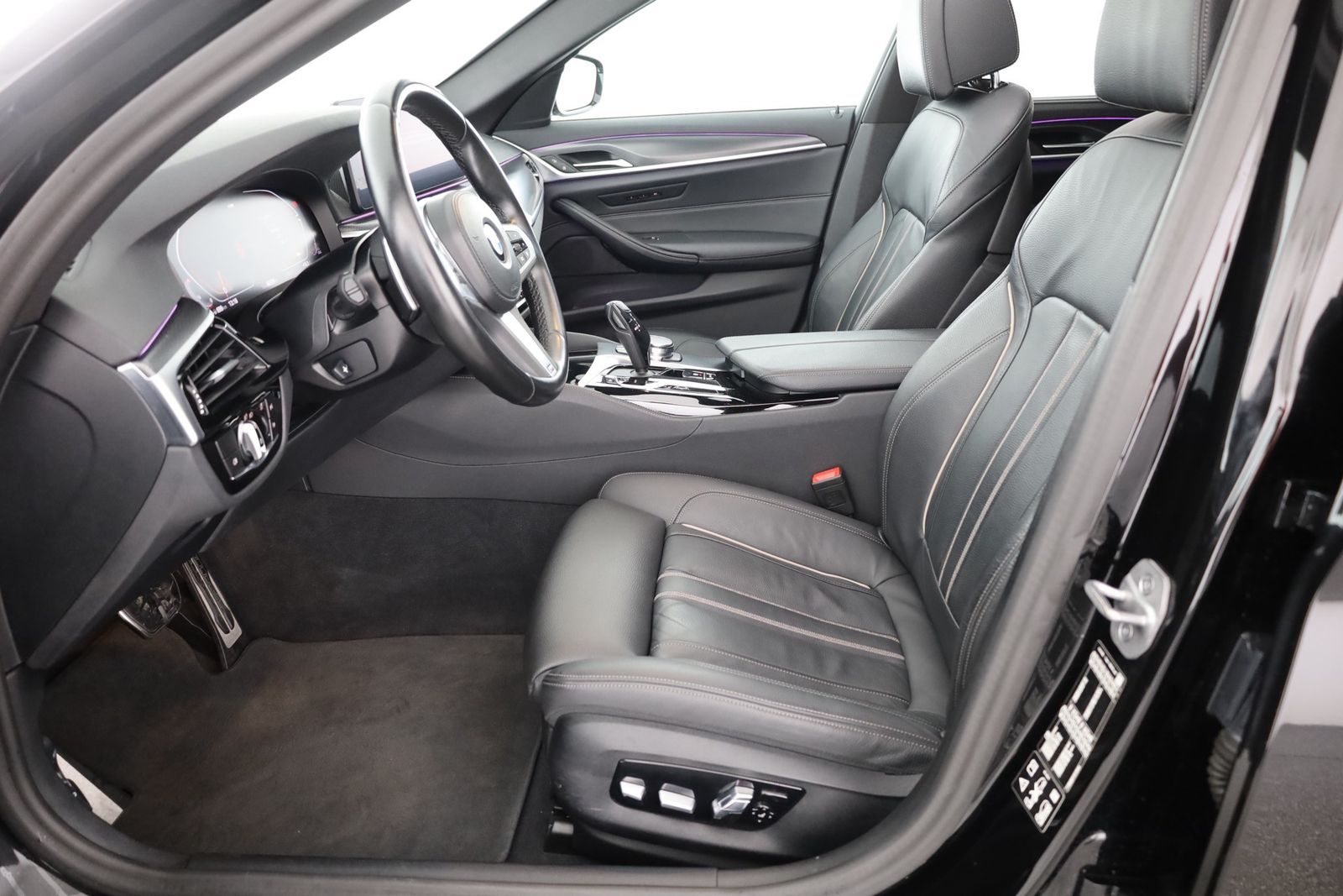 BMW 520d xDrive M Sport Aut. LED Navi Pano 360° foto 22