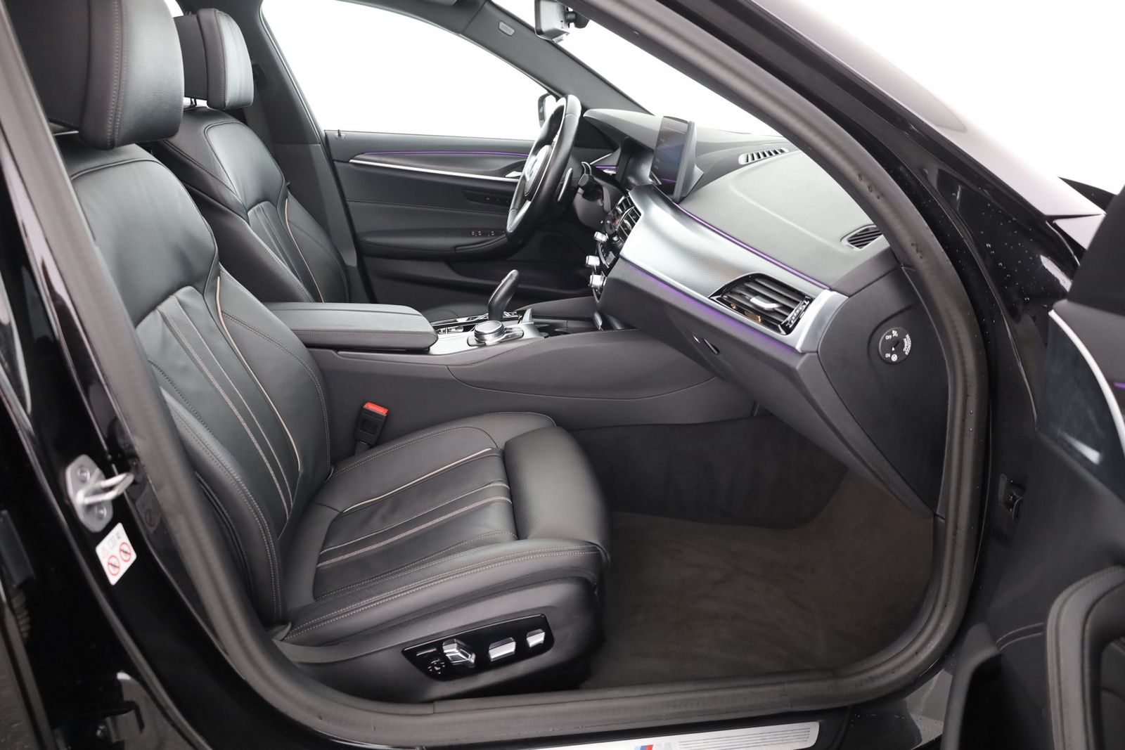 BMW 520d xDrive M Sport Aut. LED Navi Pano 360° foto 23