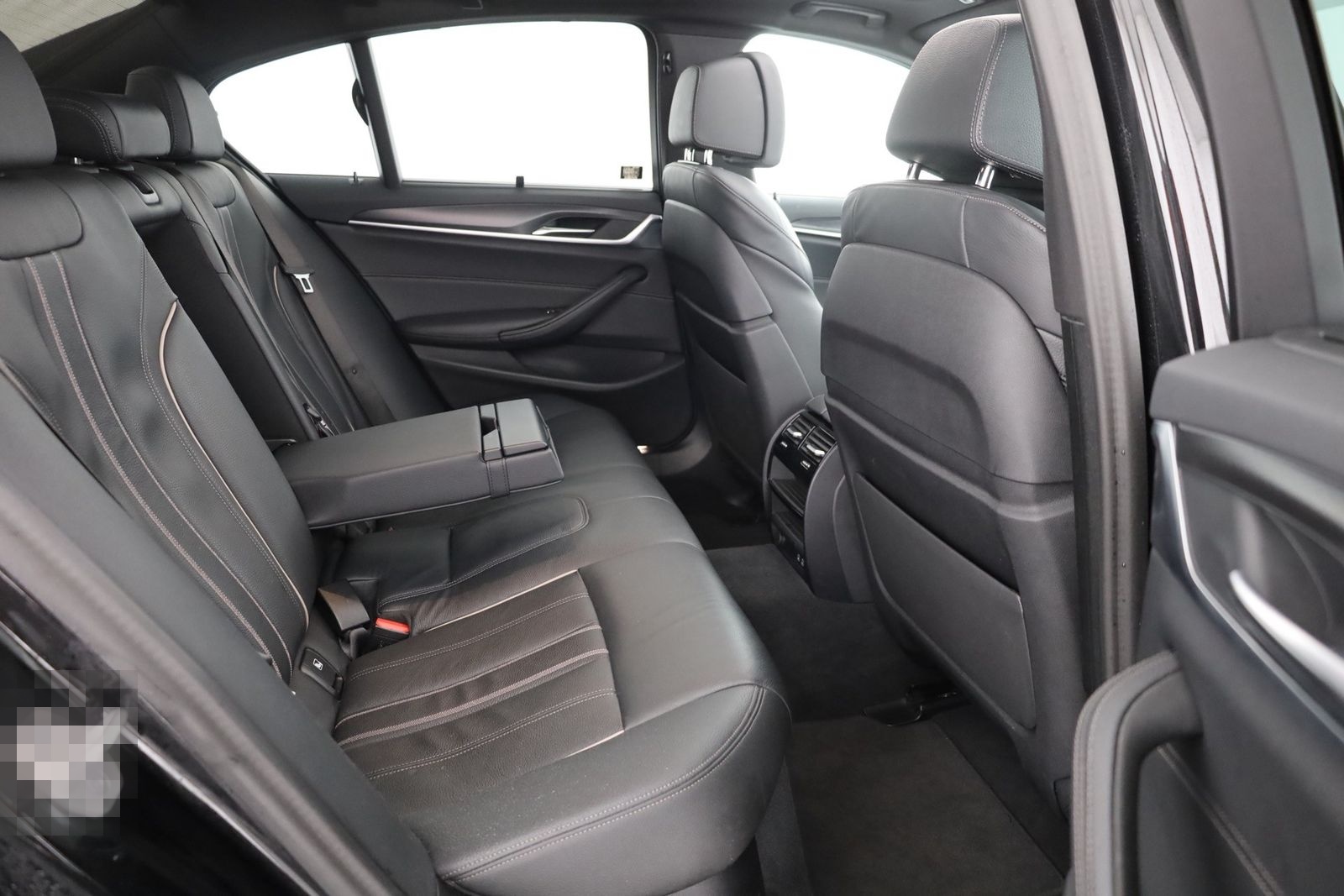 BMW 520d xDrive M Sport Aut. LED Navi Pano 360° foto 24