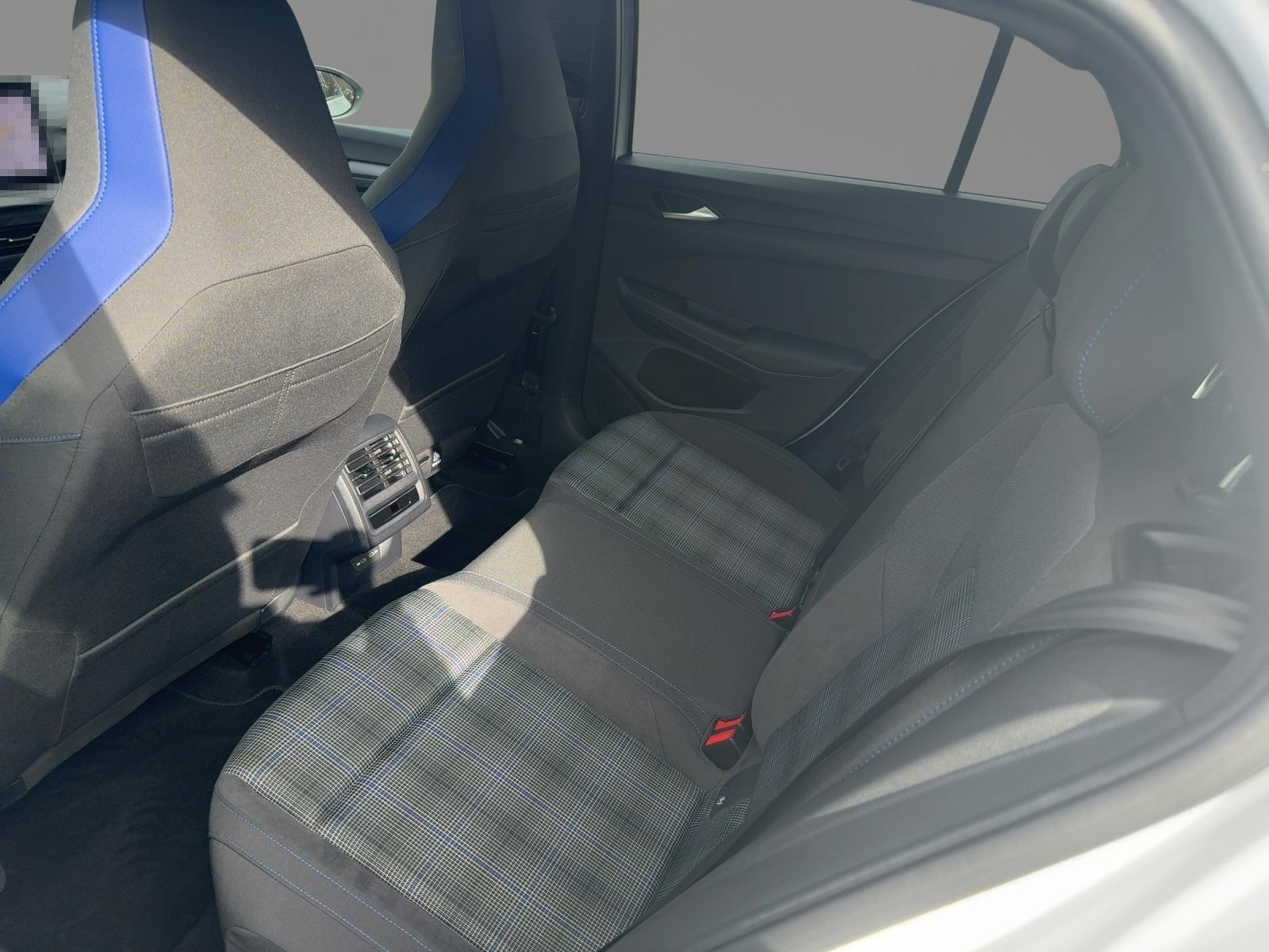 Volkswagen Golf GTE Black Style 1.5TSI eHybrid AHK HuD PANO foto 10