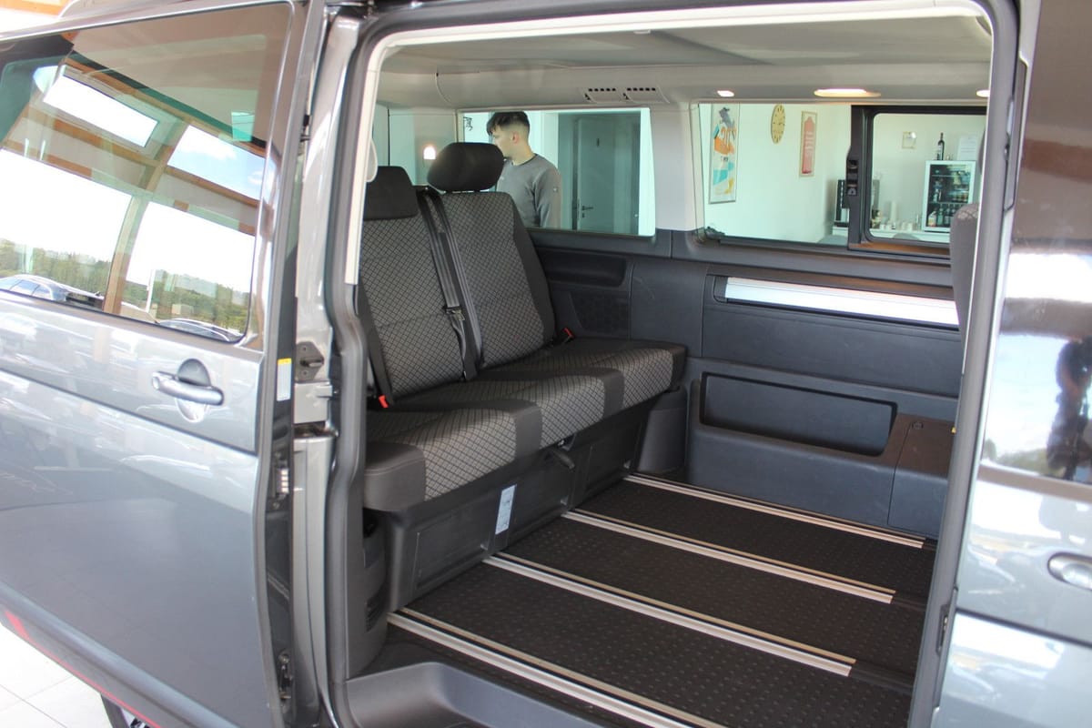 Volkswagen T6.1 California 2.0 TDI FWD Beach Camper Edition foto 12