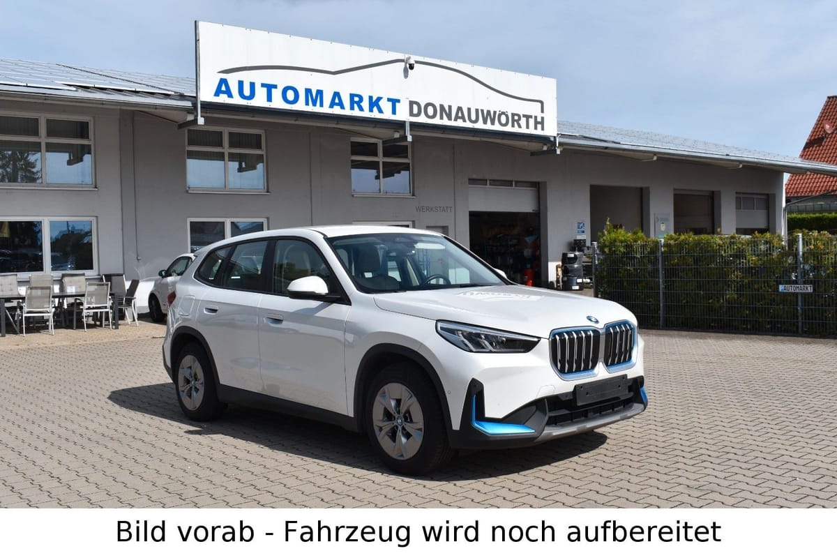 BMW iX1 30 xDrive Navi AHK LED Parkassistent