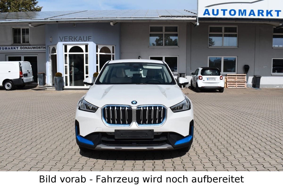 BMW iX1 30 xDrive Navi AHK LED Parkassistent foto 2