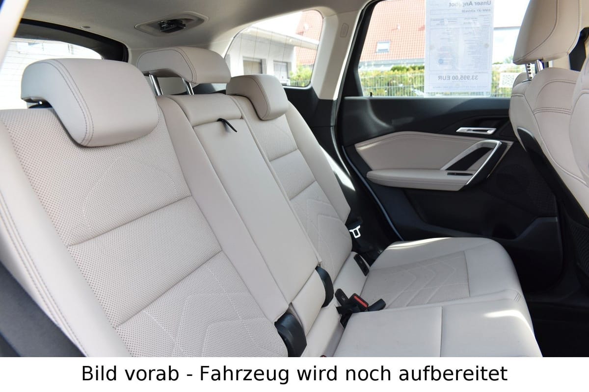 BMW iX1 30 xDrive Navi AHK LED Parkassistent foto 11