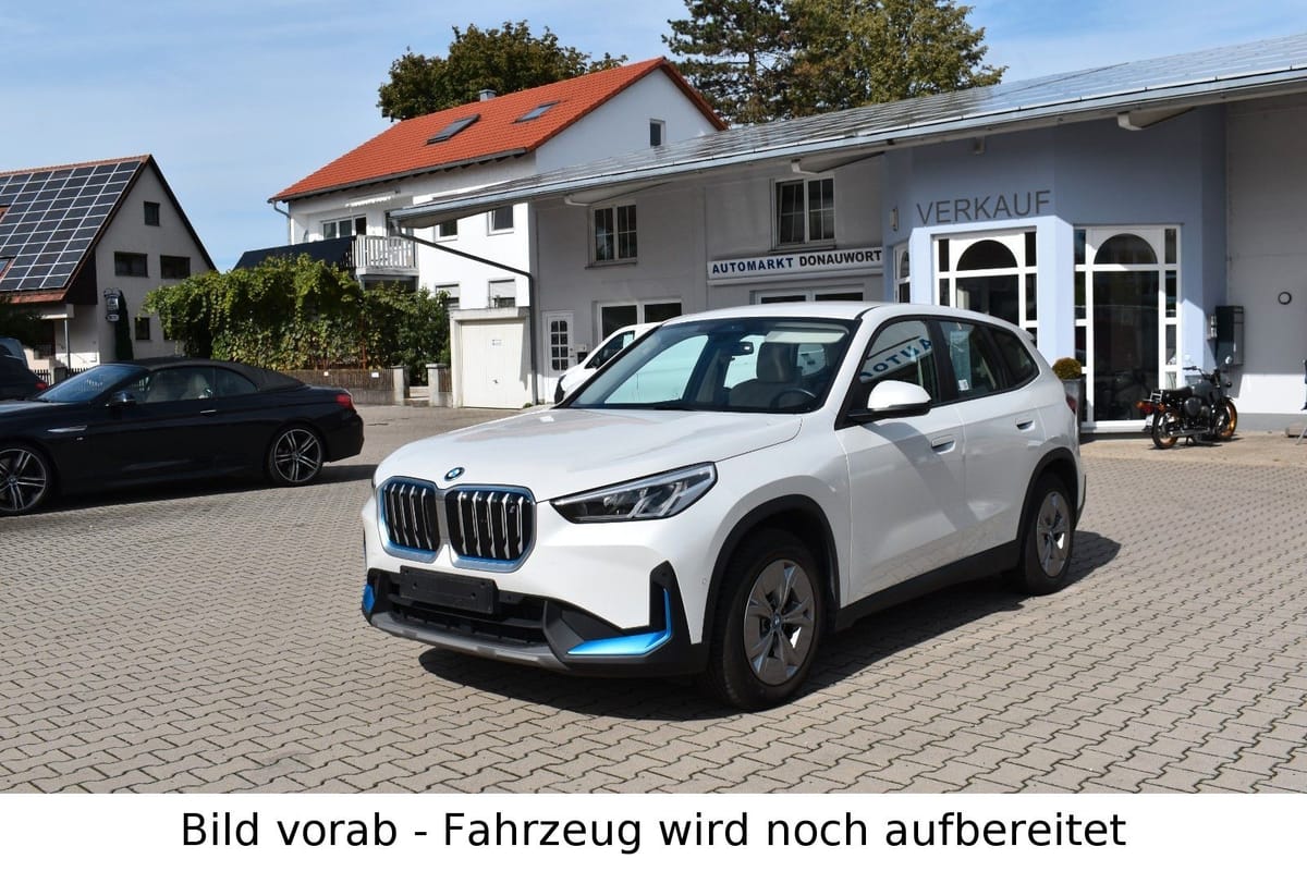 BMW iX1 30 xDrive Navi AHK LED Parkassistent foto 3