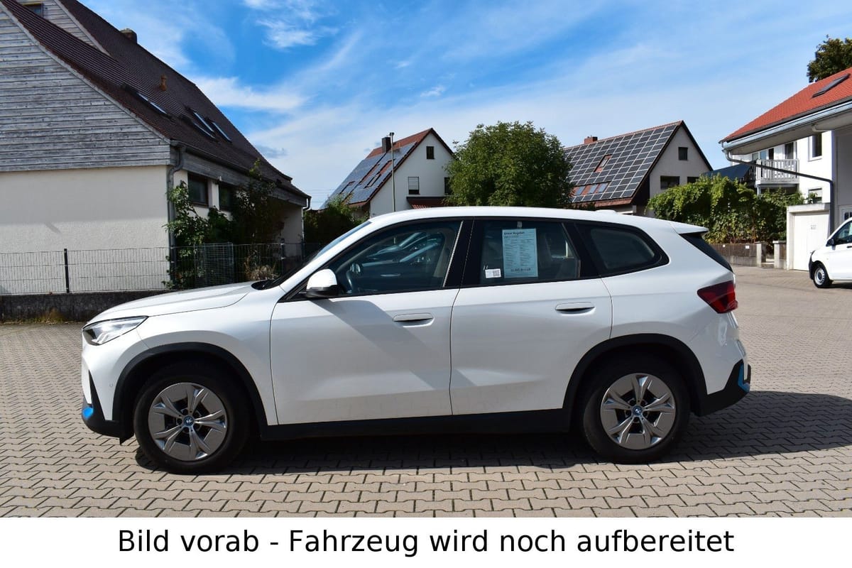 BMW iX1 30 xDrive Navi AHK LED Parkassistent foto 4