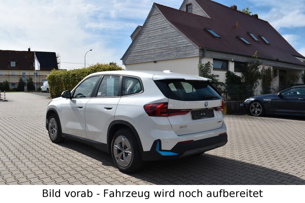 BMW iX1 30 xDrive Navi AHK LED Parkassistent foto 5