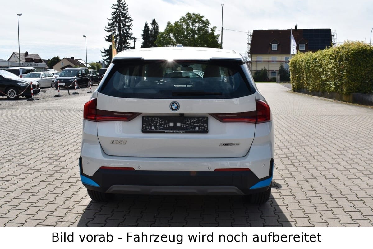 BMW iX1 30 xDrive Navi AHK LED Parkassistent foto 6