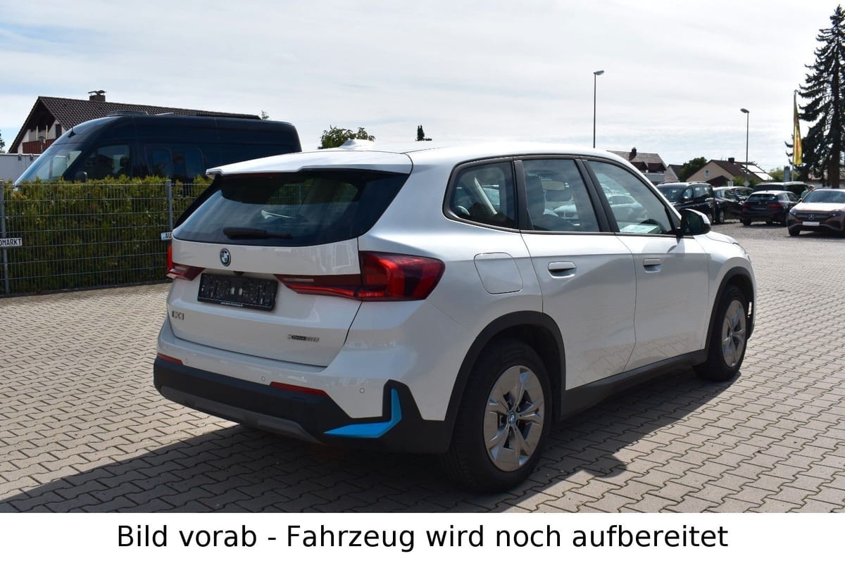 BMW iX1 30 xDrive Navi AHK LED Parkassistent foto 7