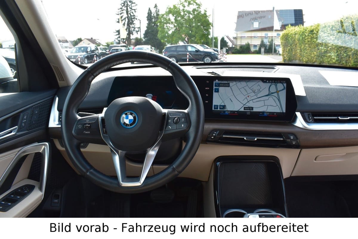 BMW iX1 30 xDrive Navi AHK LED Parkassistent foto 9