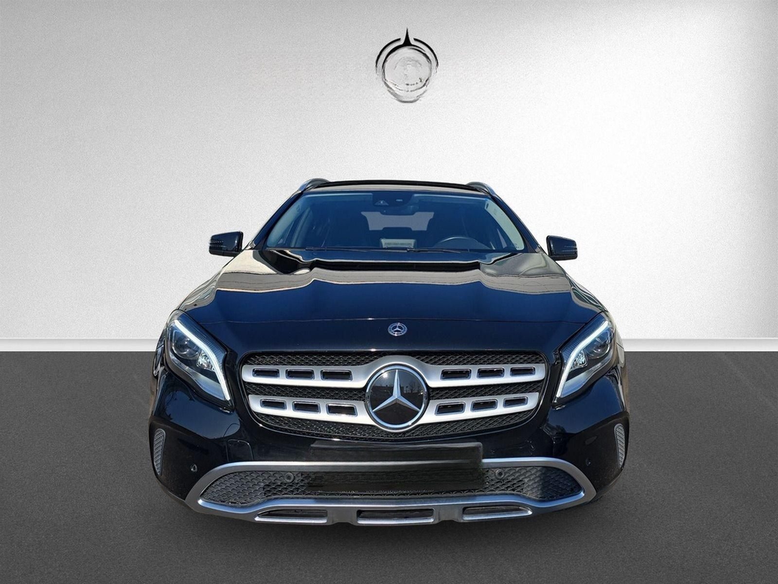 Mercedes-Benz GLA 180 Pano Distr. AHK Navi Business Kam LED HP foto 2