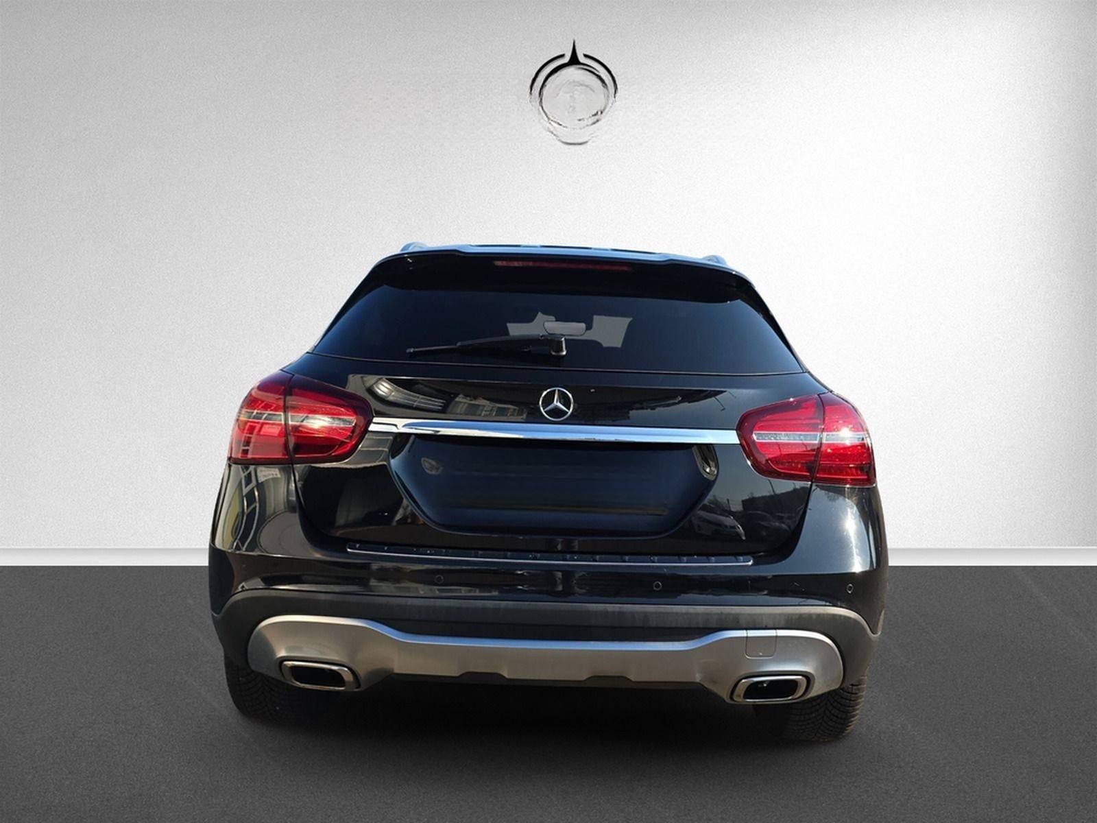 Mercedes-Benz GLA 180 Pano Distr. AHK Navi Business Kam LED HP foto 6