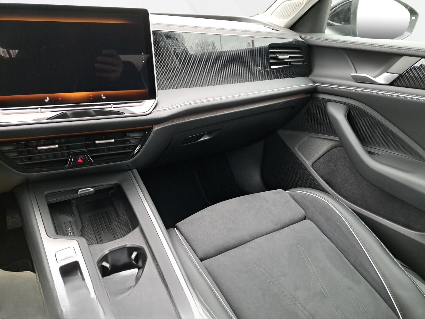 Volkswagen Passat 1.5 eTSI DSG Business DIGITAL COCKPIT PRO foto 17