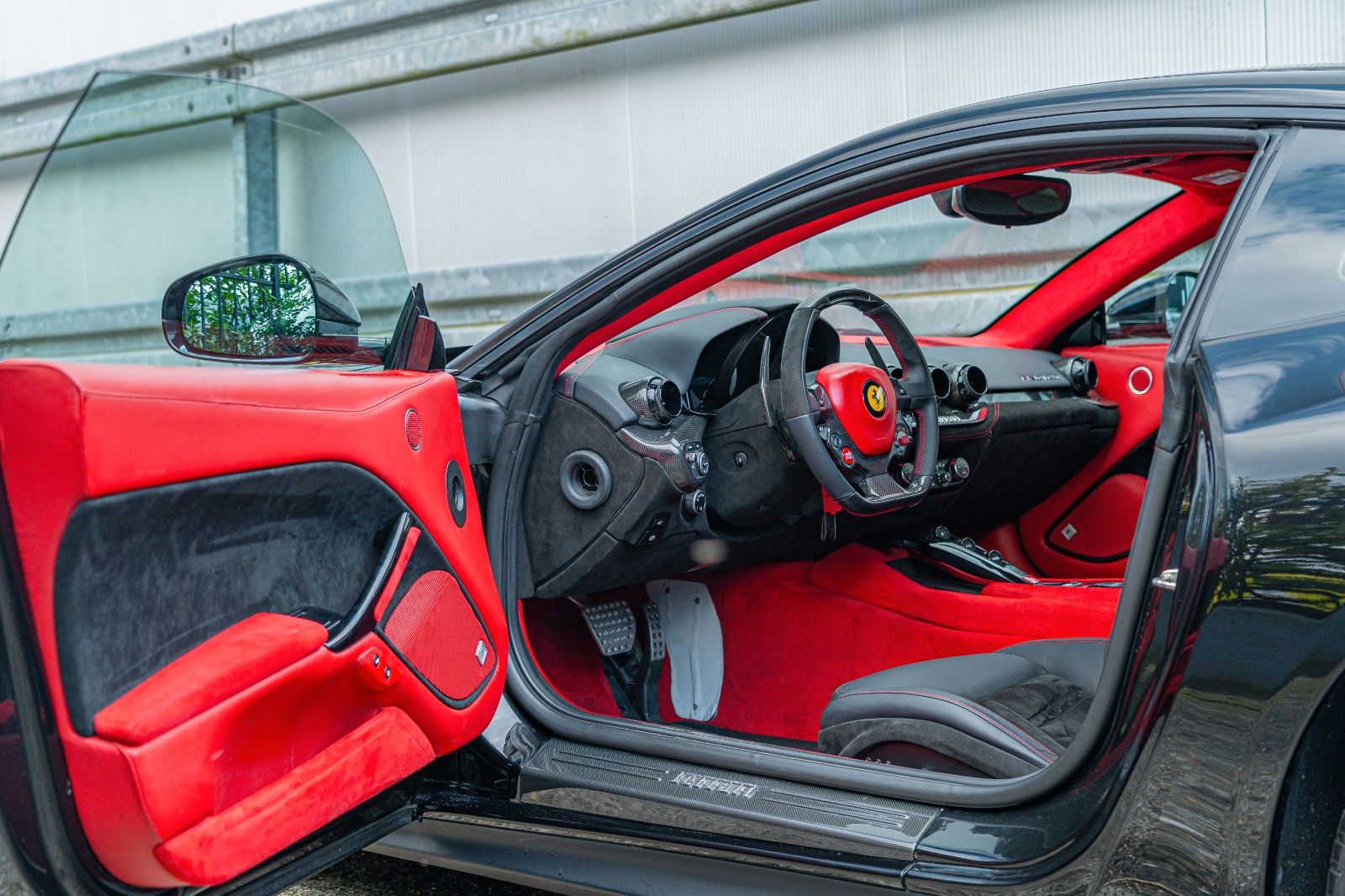 Ferrari F12 Berlinetta *ALCANTARA*CUSTOM*CARBON* foto 16