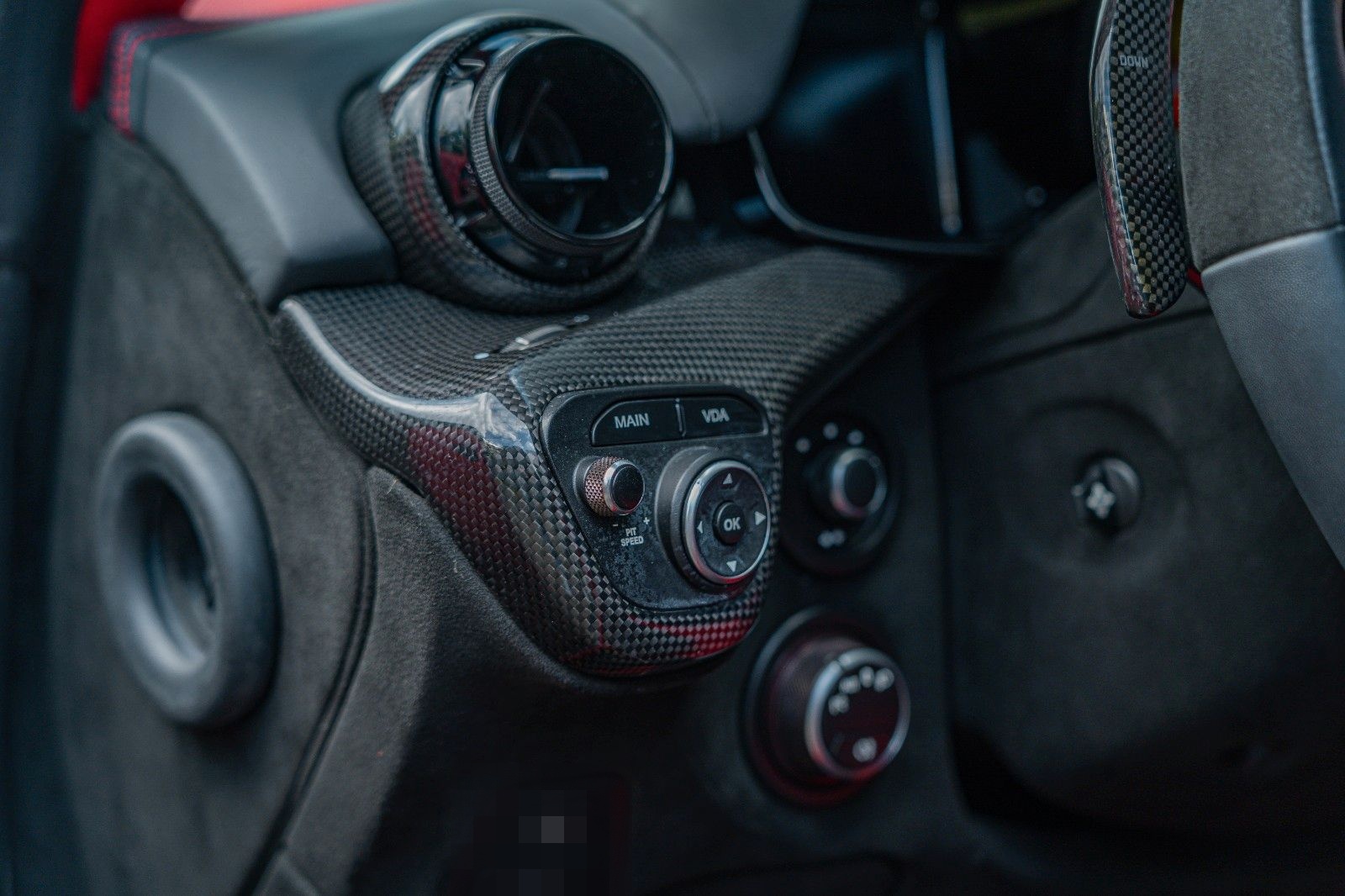 Ferrari F12 Berlinetta *ALCANTARA*CUSTOM*CARBON* foto 20