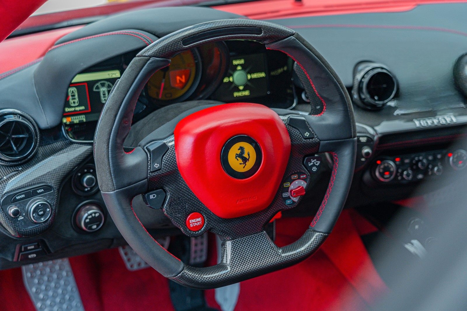 Ferrari F12 Berlinetta *ALCANTARA*CUSTOM*CARBON* foto 22