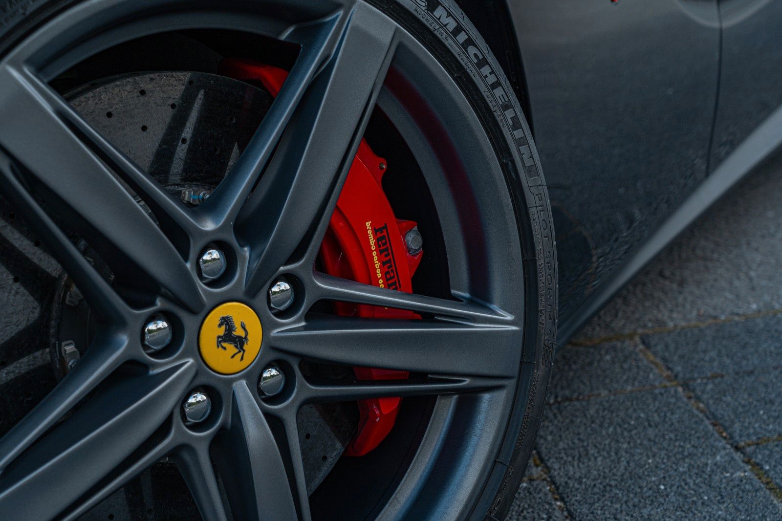 Ferrari F12 Berlinetta *ALCANTARA*CUSTOM*CARBON* foto 10