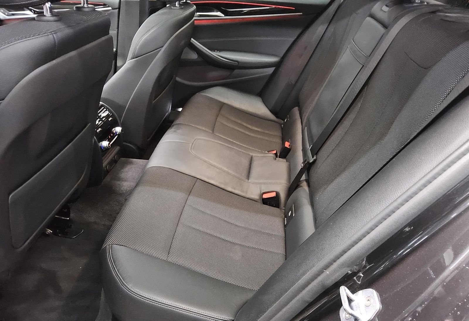 BMW 520dA Touring Sport-Line Navi LED Pano H-K foto 13