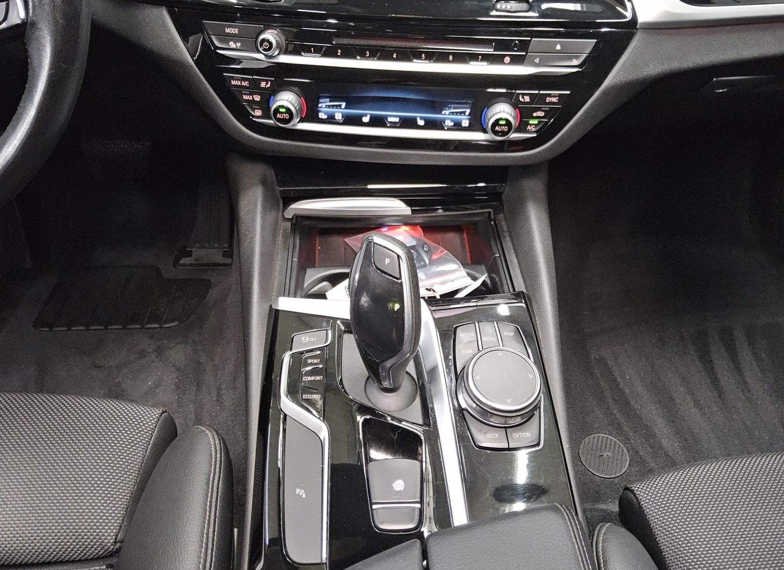 BMW 520dA Touring Sport-Line Navi LED Pano H-K foto 6