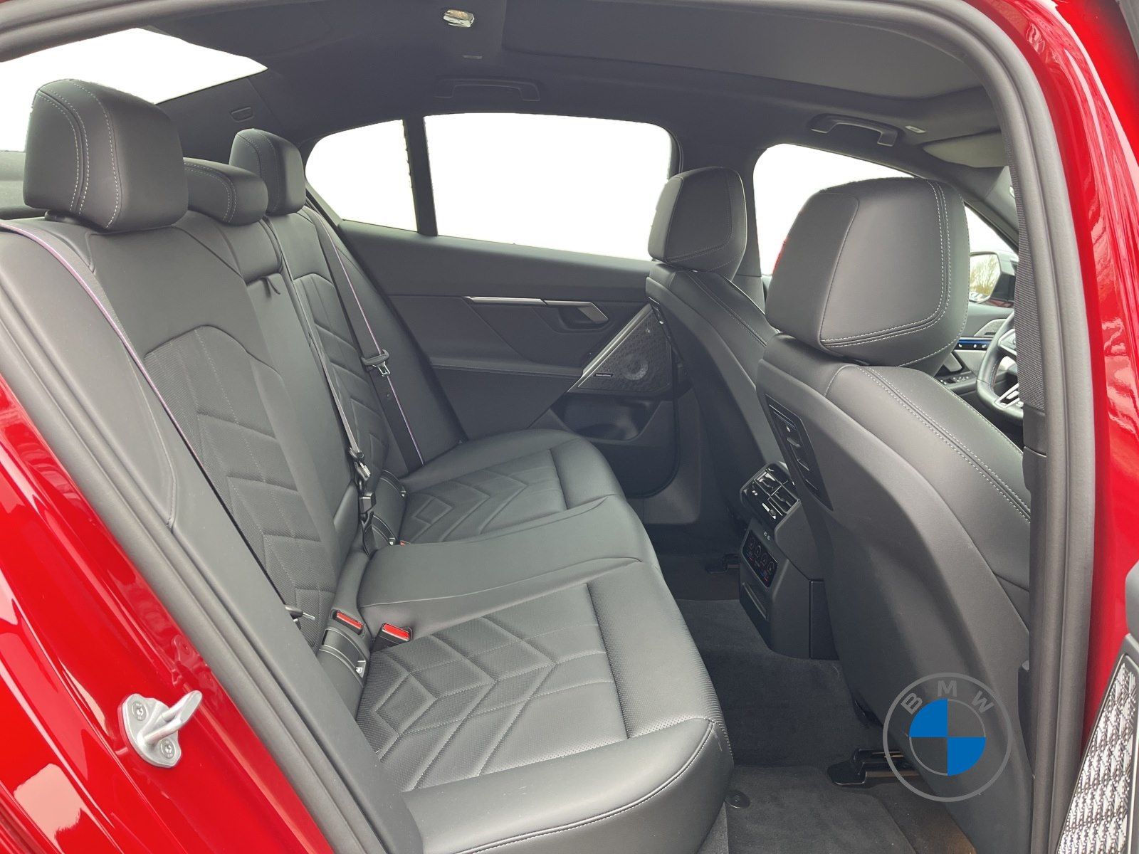 BMW i5 M60 xDrive Limousine M Sport 20" Pano B&W foto 18