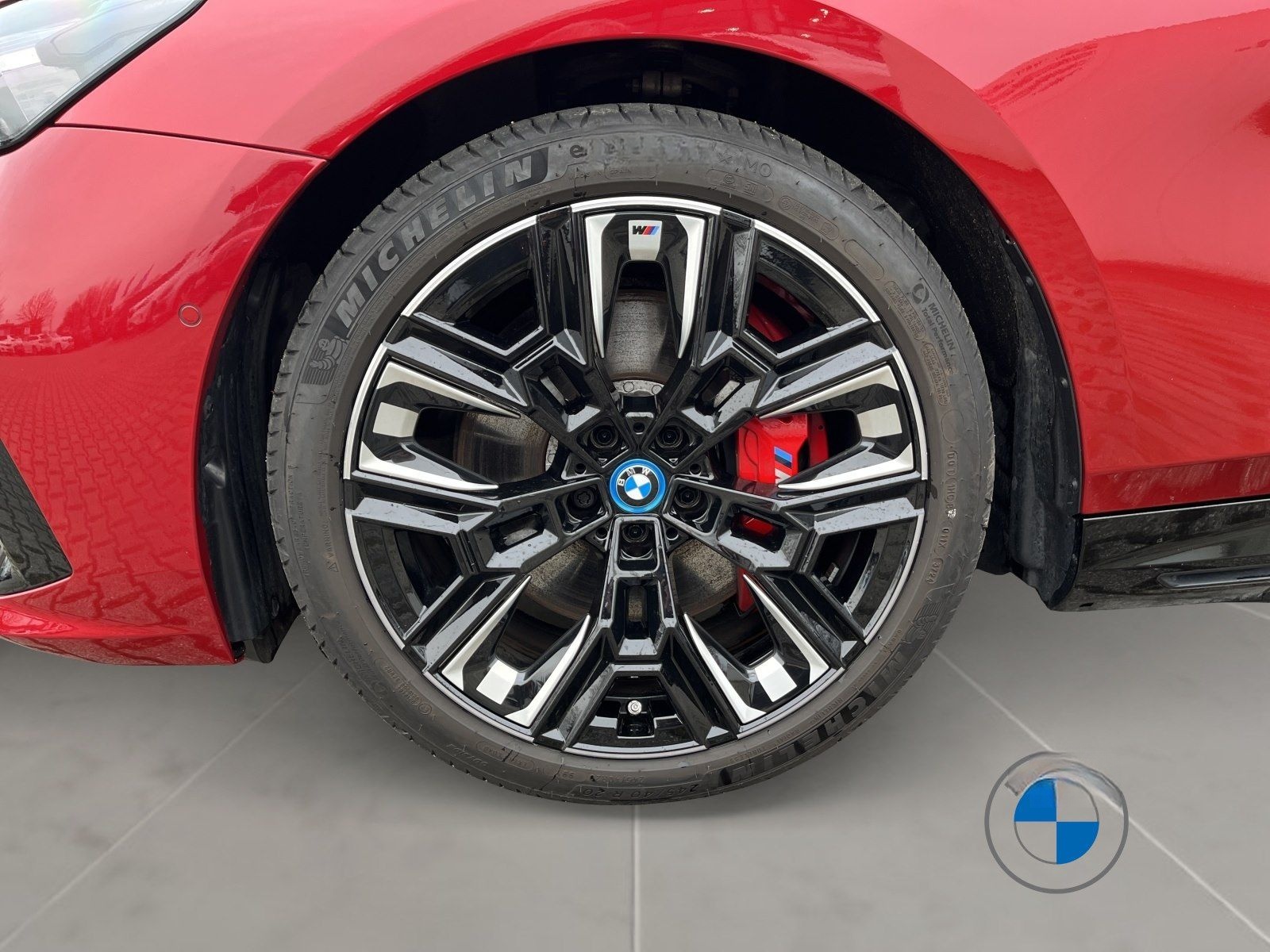 BMW i5 M60 xDrive Limousine M Sport 20" Pano B&W foto 8